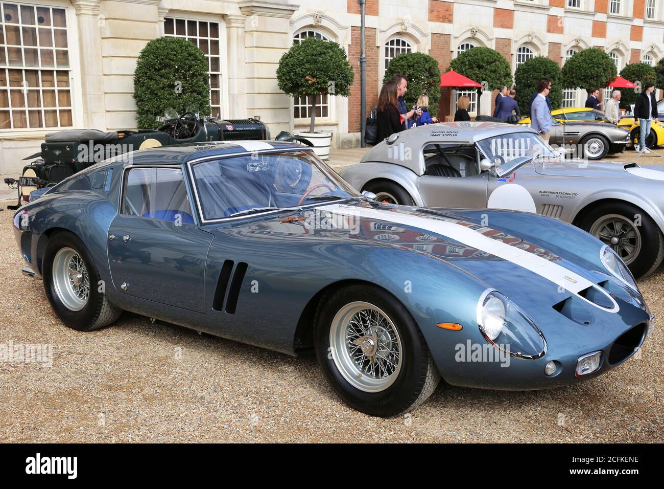 Ferrari 250 GTO (1962) e AC Cobra 289 Competition (1964), Concours of  Elegance 2020, Hampton Court Palace, Londra, Regno Unito, Europa Foto stock  - Alamy