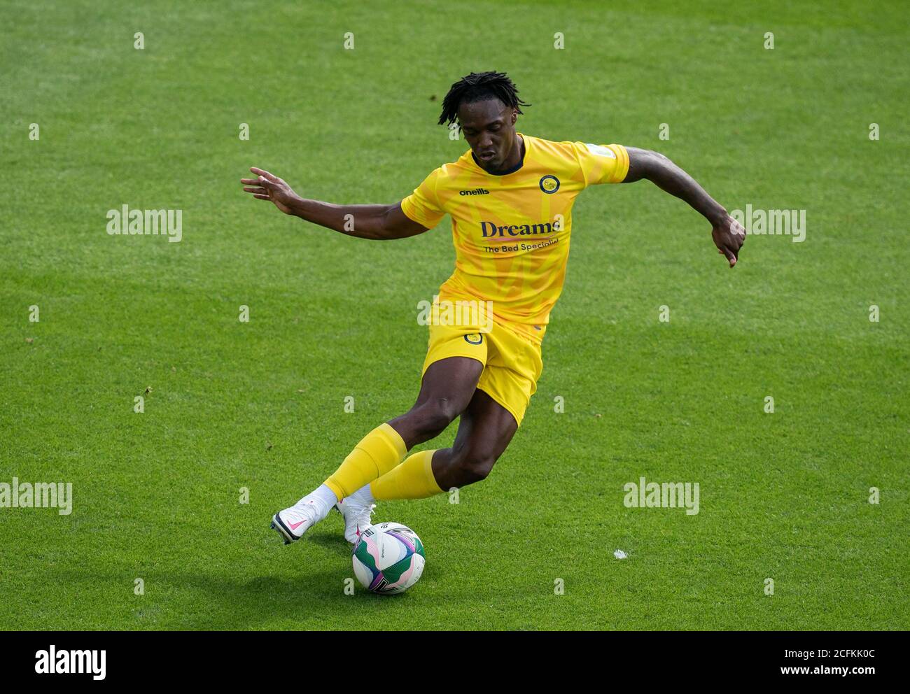 Brentford, Regno Unito. 06 settembre 2020. Anthony Stewart di Wycombe Wanderers durante la prima partita della Carabao Cup tra Brentford e Wycombe Wanderers ha giocato a porte chiuse mentre le linee guida governative continuano ad avere partite senza tifosi durante la prima partita competitiva al Brentford Community Stadium di Brentford, in Inghilterra, il 6 settembre 2020. Foto di Andy Rowland. Credit: Prime Media Images/Alamy Live News Foto Stock