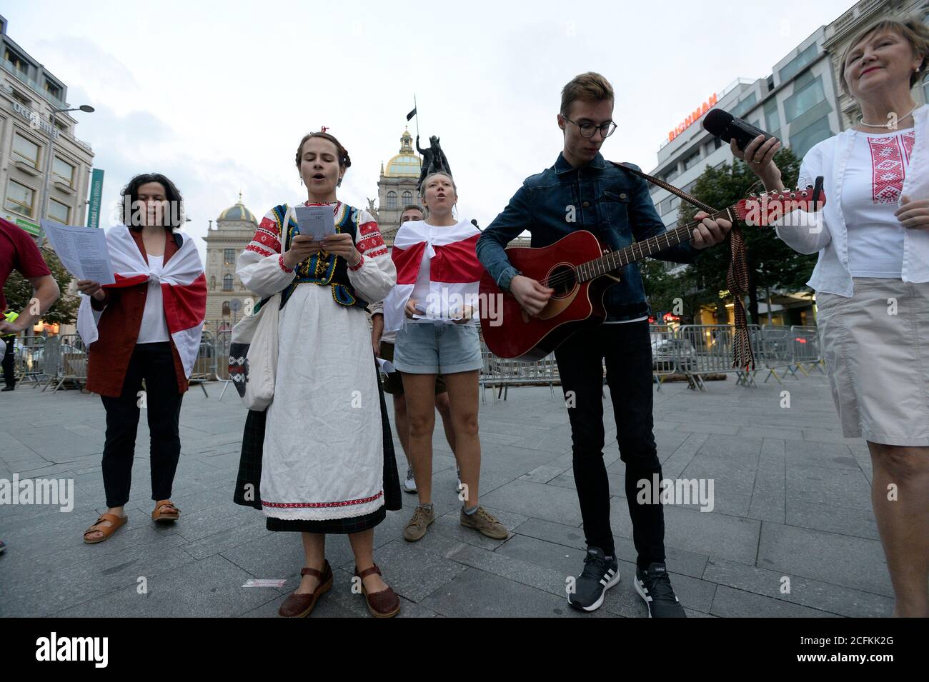 Praga, Repubblica Ceca. 05 settembre 2020. Le donne bielorusse che vivono nella Repubblica Ceca sostengono la Bielorussia, che protestano e chiedono libertà e giustizia a Praga, Repubblica Ceca, 5 settembre 2020. Credit: Katerina Sulova/CTK Photo/Alamy Live News Foto Stock