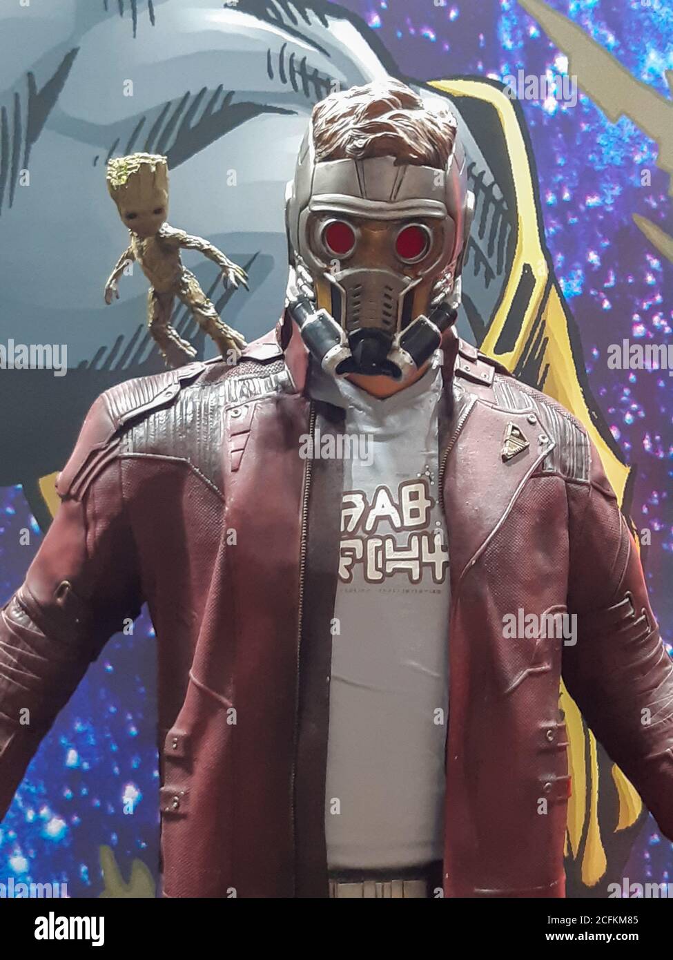 Bordeaux , Aquitaine / Francia - 09 01 2020 : Star Lord e Baby Groot sulla sua spalla da Guardiani della Galassia da comic Marvel Foto Stock