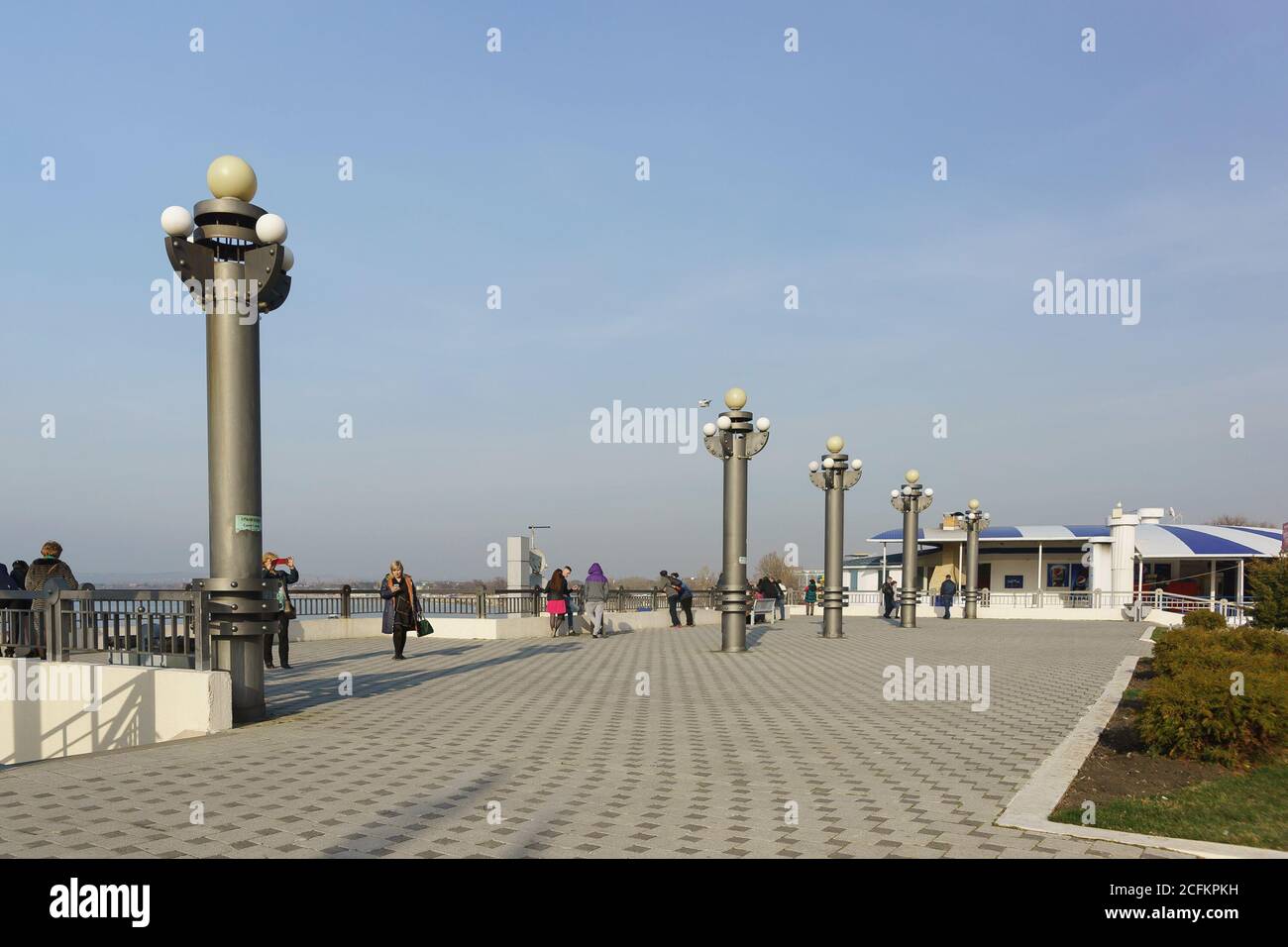 Anapa, regione di Krasnodar, Russia - Marzo 03.2017: Località turistica sul mare in bassa stagione. Inizio primavera Foto Stock