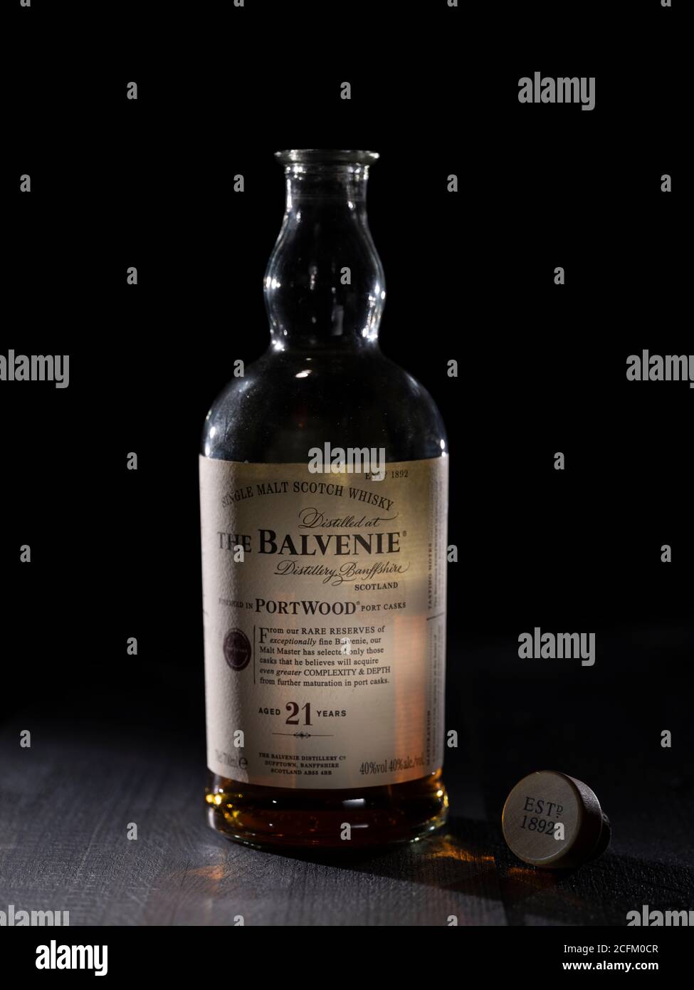 Bottiglia di Balvenie Malt Whiskey con vetro Balvenie e sughero Foto Stock
