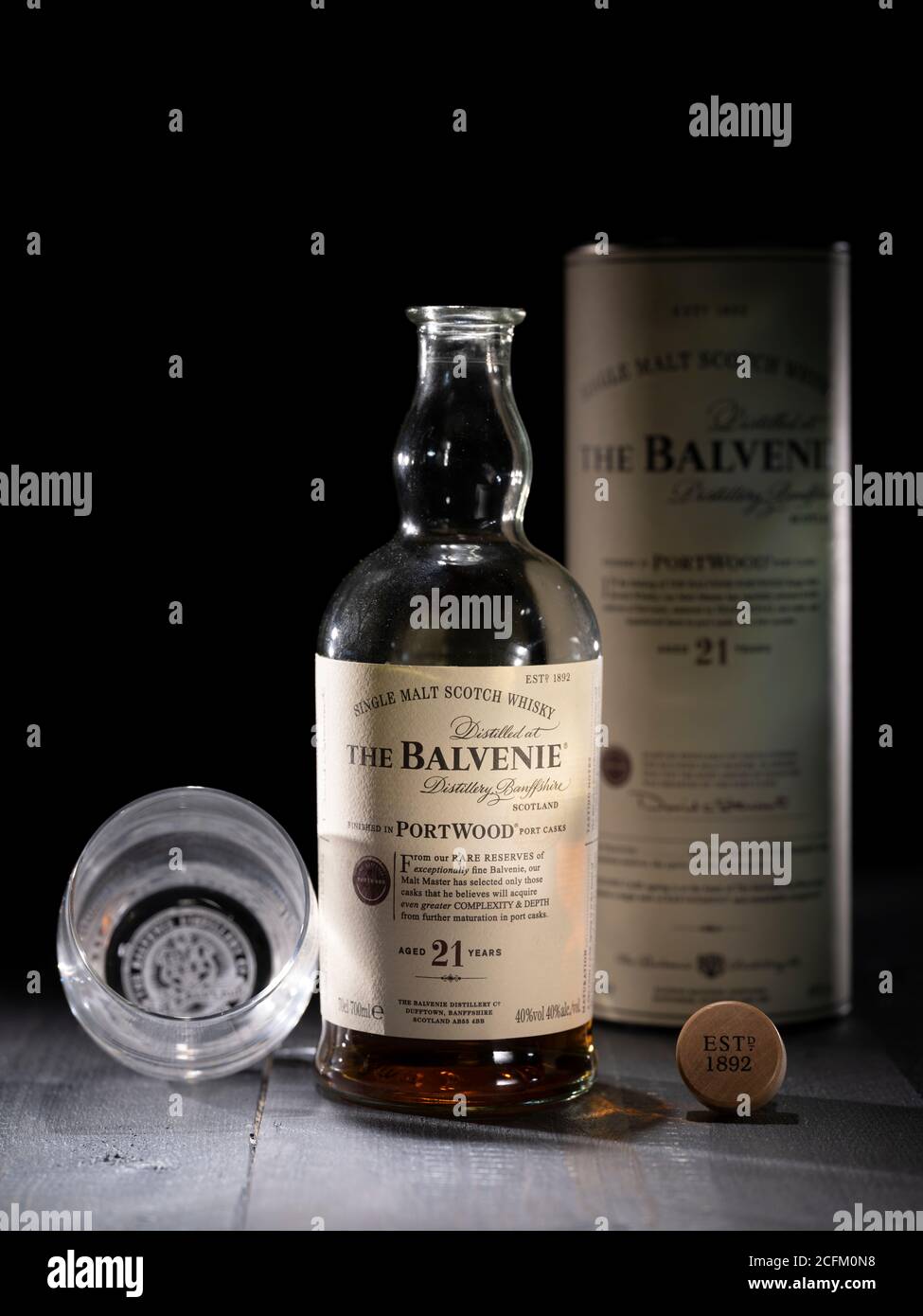Bottiglia di Balvenie Malt Whiskey con vetro Balvenie e sughero Foto Stock