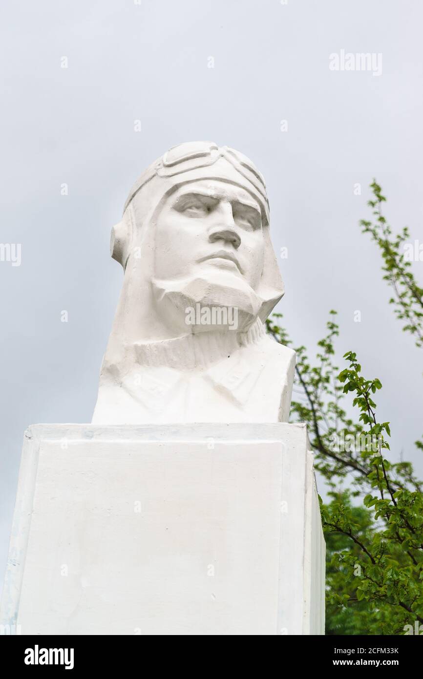 Fadeevo, regione di Krasnodar, Russia-06 maggio 2019: Busto di Hero del pilota combattente dell'Unione Sovietica Vadim Ivanovich Fadeev. Capitano di guardia, comando di squadrone Foto Stock