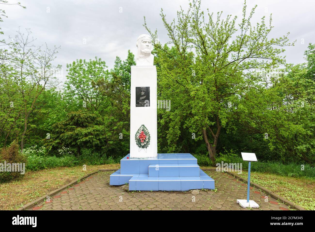 Fadeevo, regione di Krasnodar, Russia-06 maggio 2019: Monumento all'eroe del pilota di combattimento dell'Unione Sovietica Vadim Ivanovich Fadeev. Capitano di guardia, squadrone Foto Stock