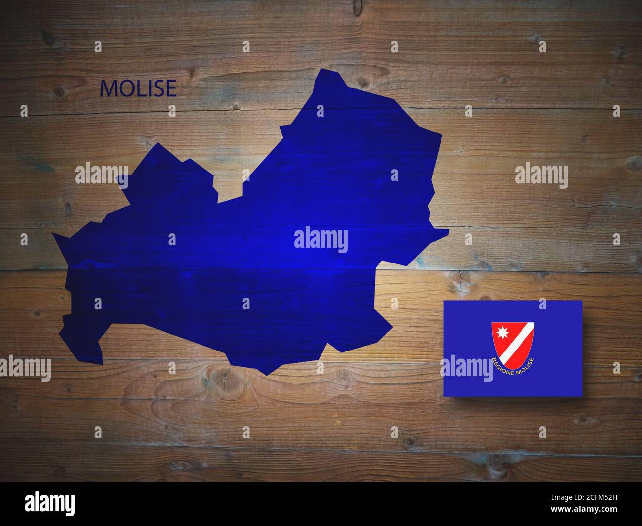 Mappa e bandiera del Molise, su sfondo ligneo, regione d'Italia, illustrazione in 3D Foto Stock
