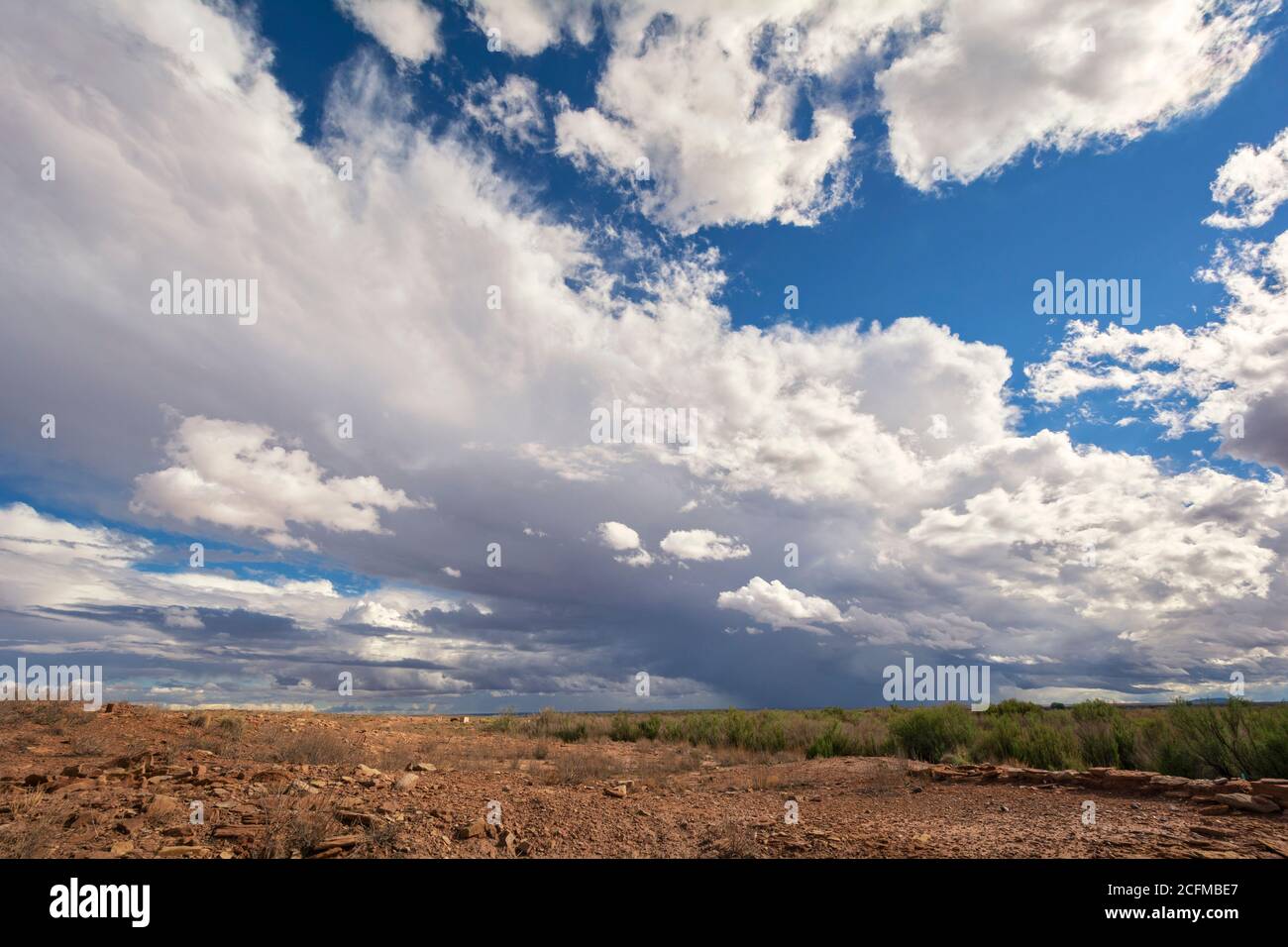 Arizona, Winslow, Homolovi state Park, Hopi Ancestral Puebloan siti archeologici, cumuli nuvole Foto Stock