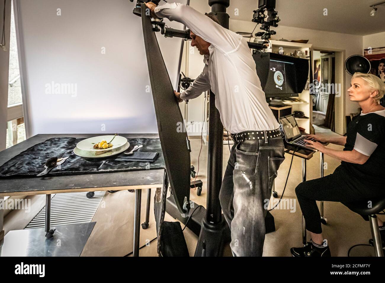 Produzione di un libro di cucina dalla cucina alla foto studio Foto Stock