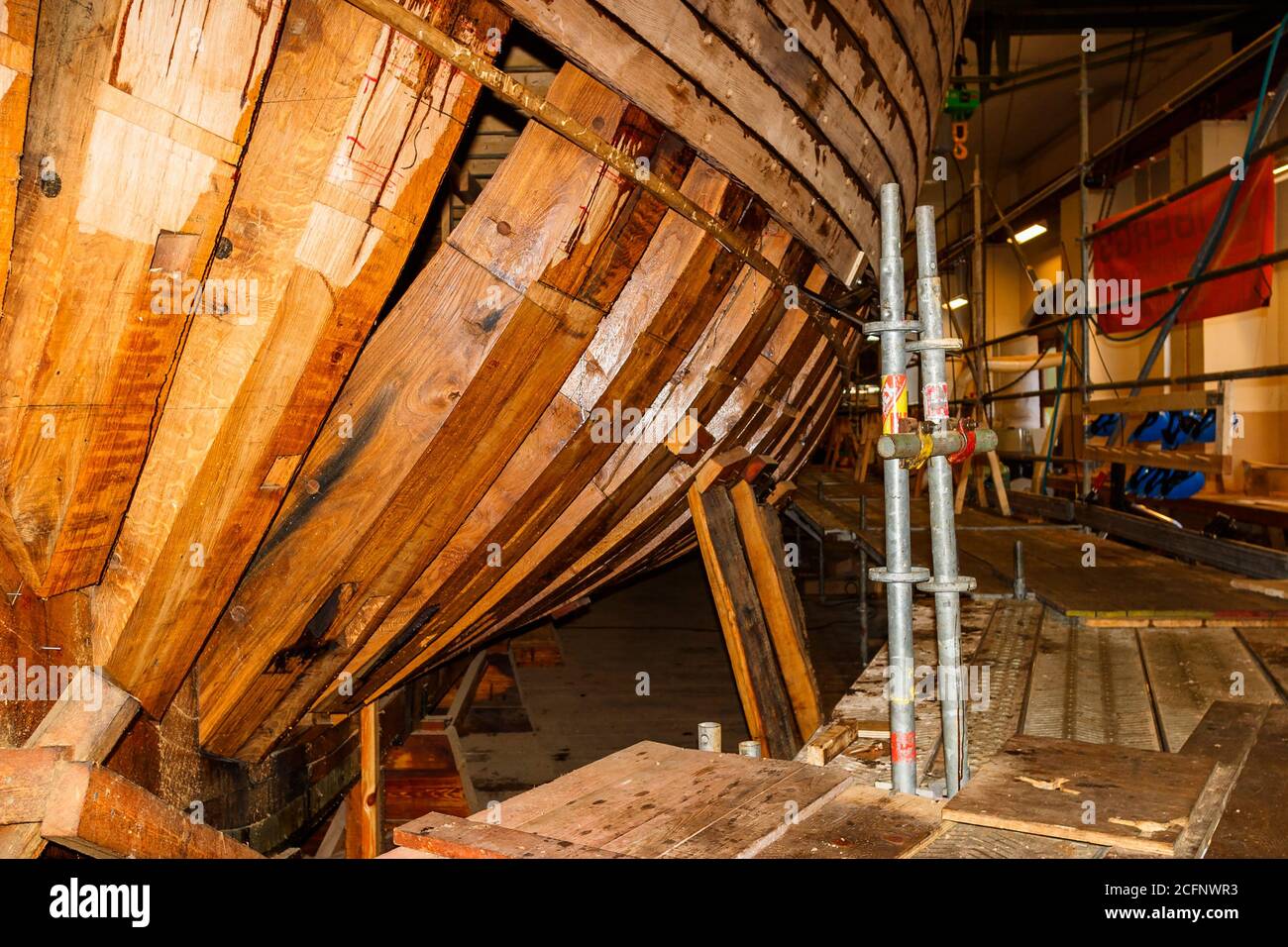 Costruzione navale in un cantiere navale di una vecchia nave di legno Foto Stock