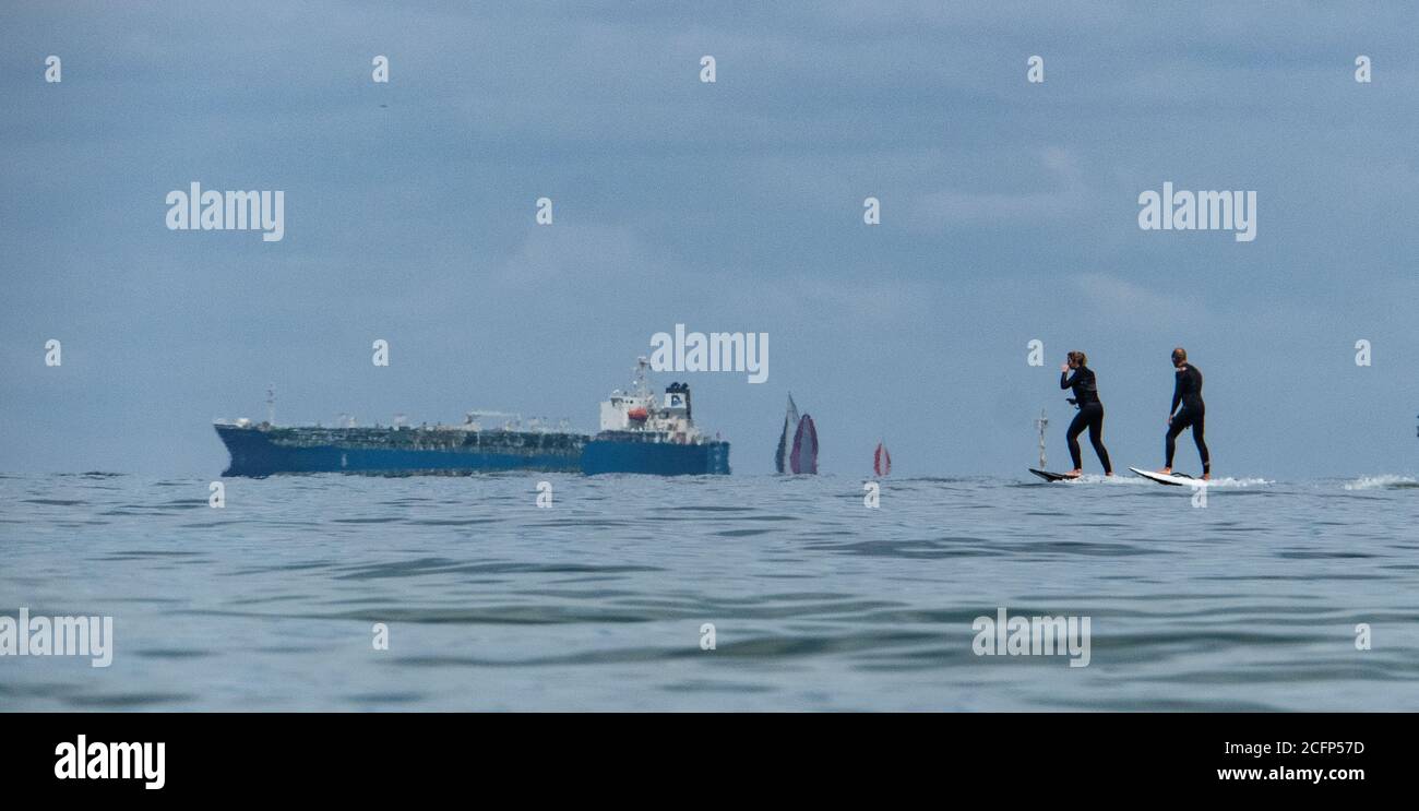 Melbourne Australia. Scene di vita quotidiana a Melbourne Australia . Paddle boarding sulle acque dolci di Port Phillip Bay. Foto Stock