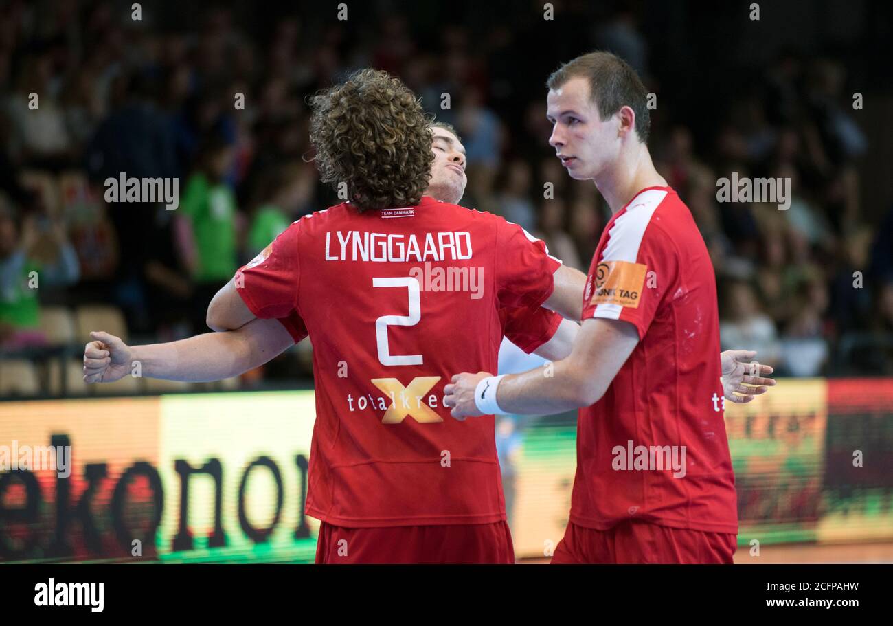 Il giocatore danese Alexander Lynggaard (2) celebra la vittoria del 33-28 sulla Norvegia al torneo Golden League di Oslo (Gonzales Photo/Jan-Erik Eriksen). Oslo, 07 novembre 2015. Foto Stock