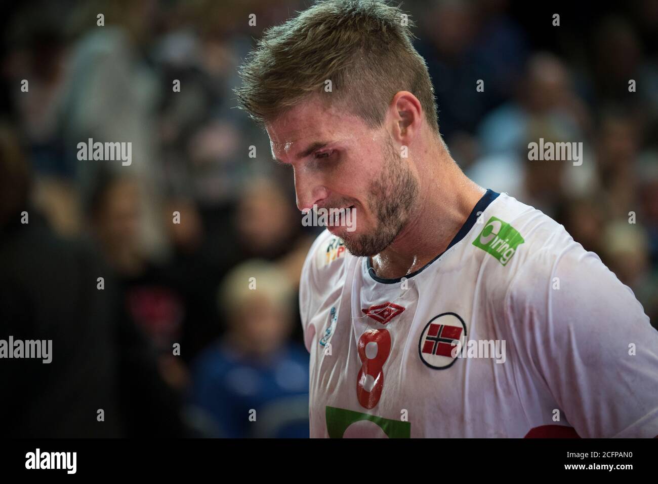 La norvegese Bjarte Håkon Myrhol (8) ha visto in azione la partita di pallamano maschile tra Norvegia e Danimarca al torneo della Golden League di Oslo (Gonzales Photo/Jan-Erik Eriksen). Oslo, 07 novembre 2015. Foto Stock