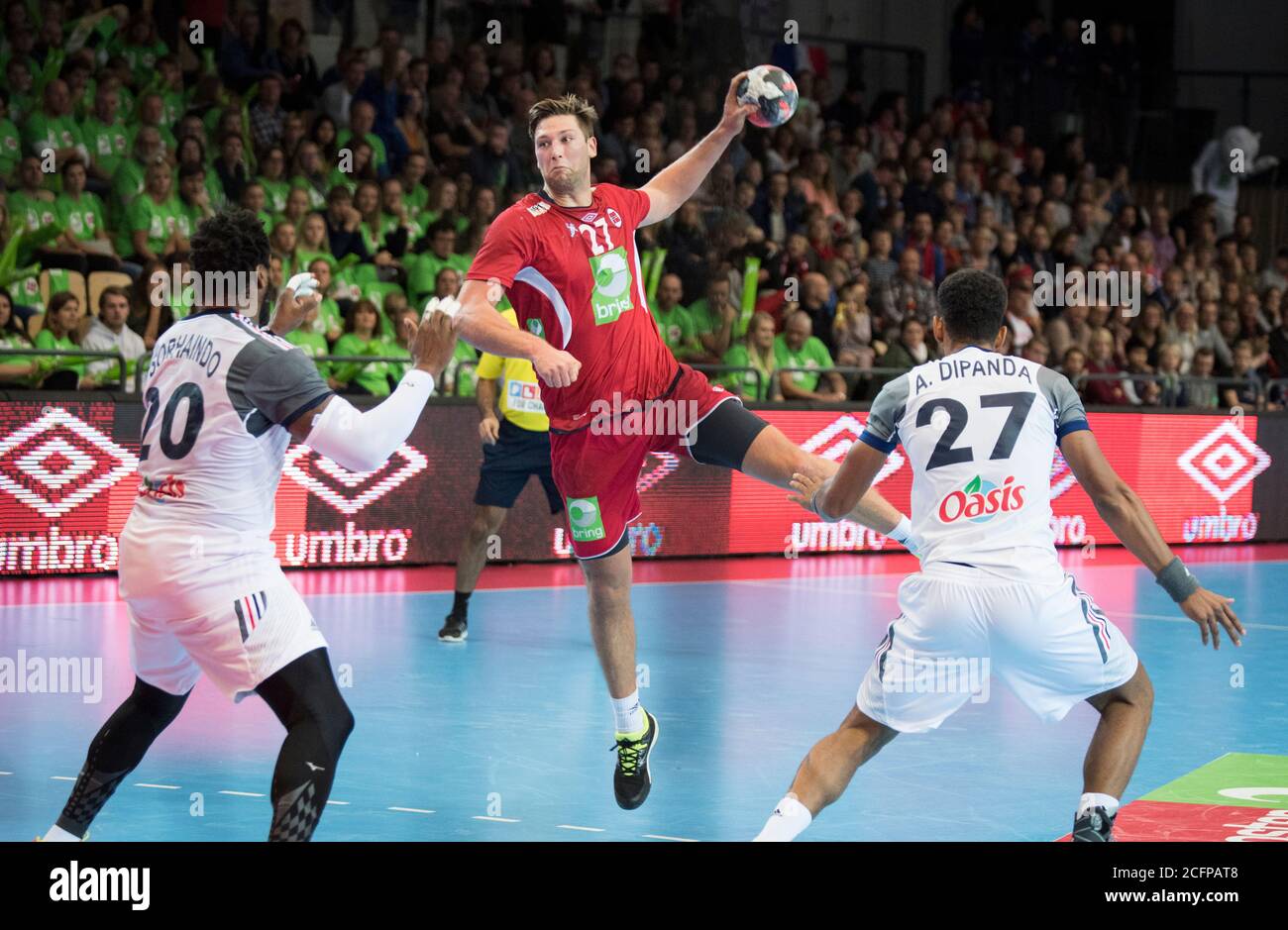 Harald Reinkind norvegese (27) ha visto in azione la partita di pallamano maschile tra Norvegia e Francia al torneo della Golden League di Oslo (Gonzales Photo/Jan-Erik Eriksen). Oslo, 8 novembre 2015. Foto Stock