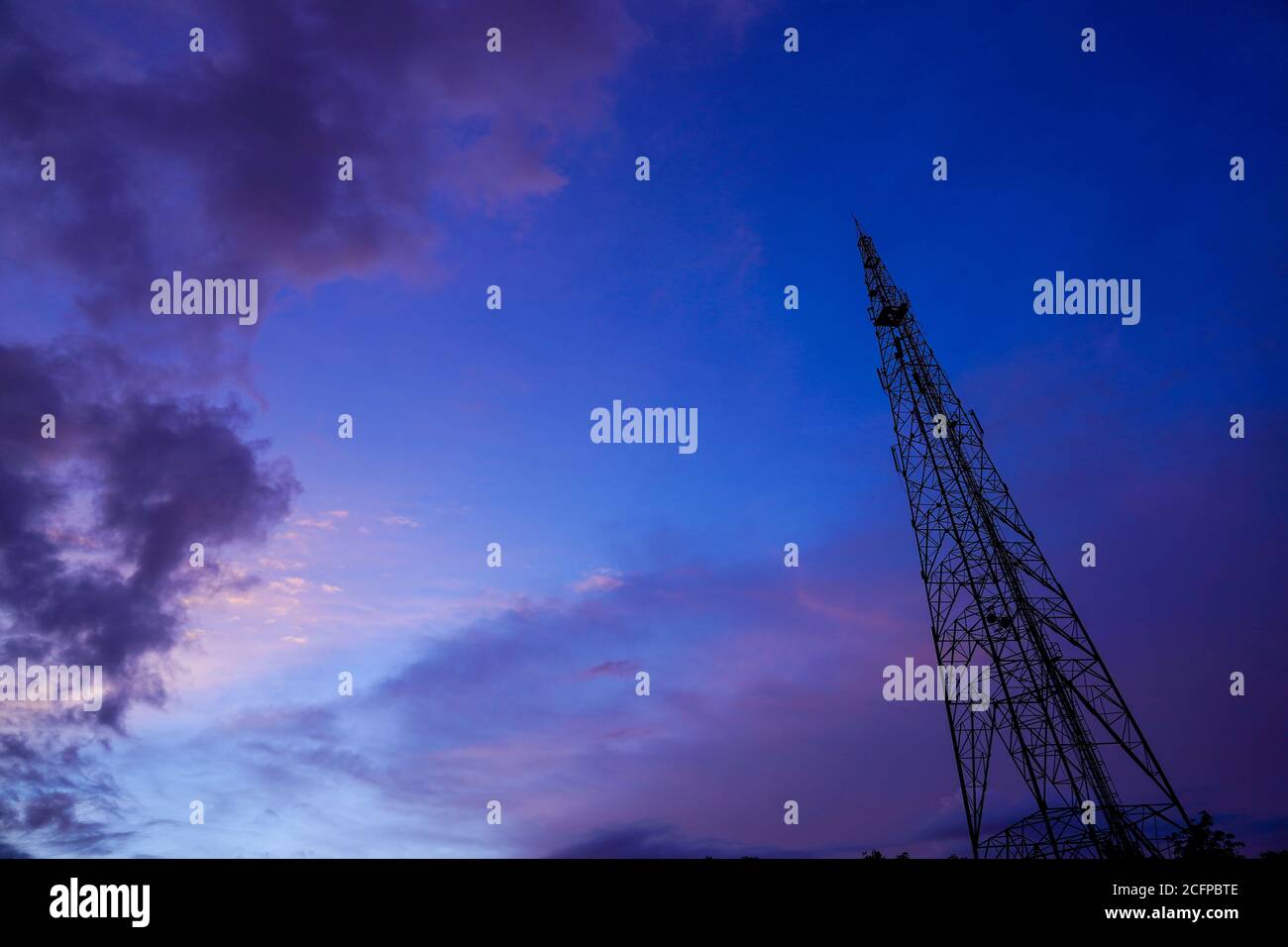 Telefono, telefoni cellulari Towers Foto Stock