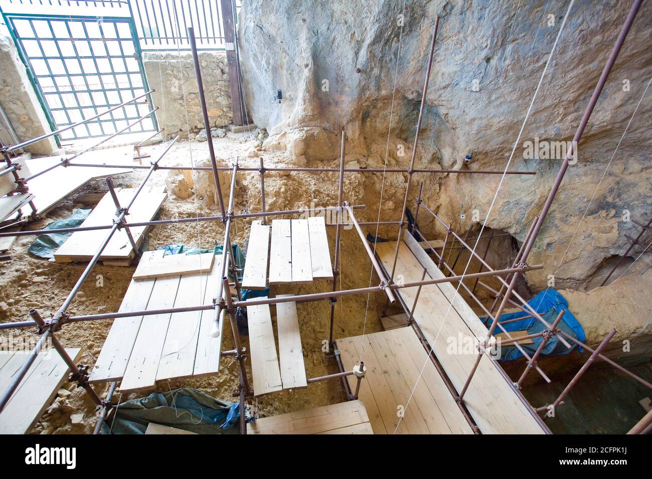 Sito di Caune de l'Arago (Francia), dove sono stati trovati fossili e strumenti di pietra di Homo heidelbergensis (Homo neanderthalensis). Foto Stock