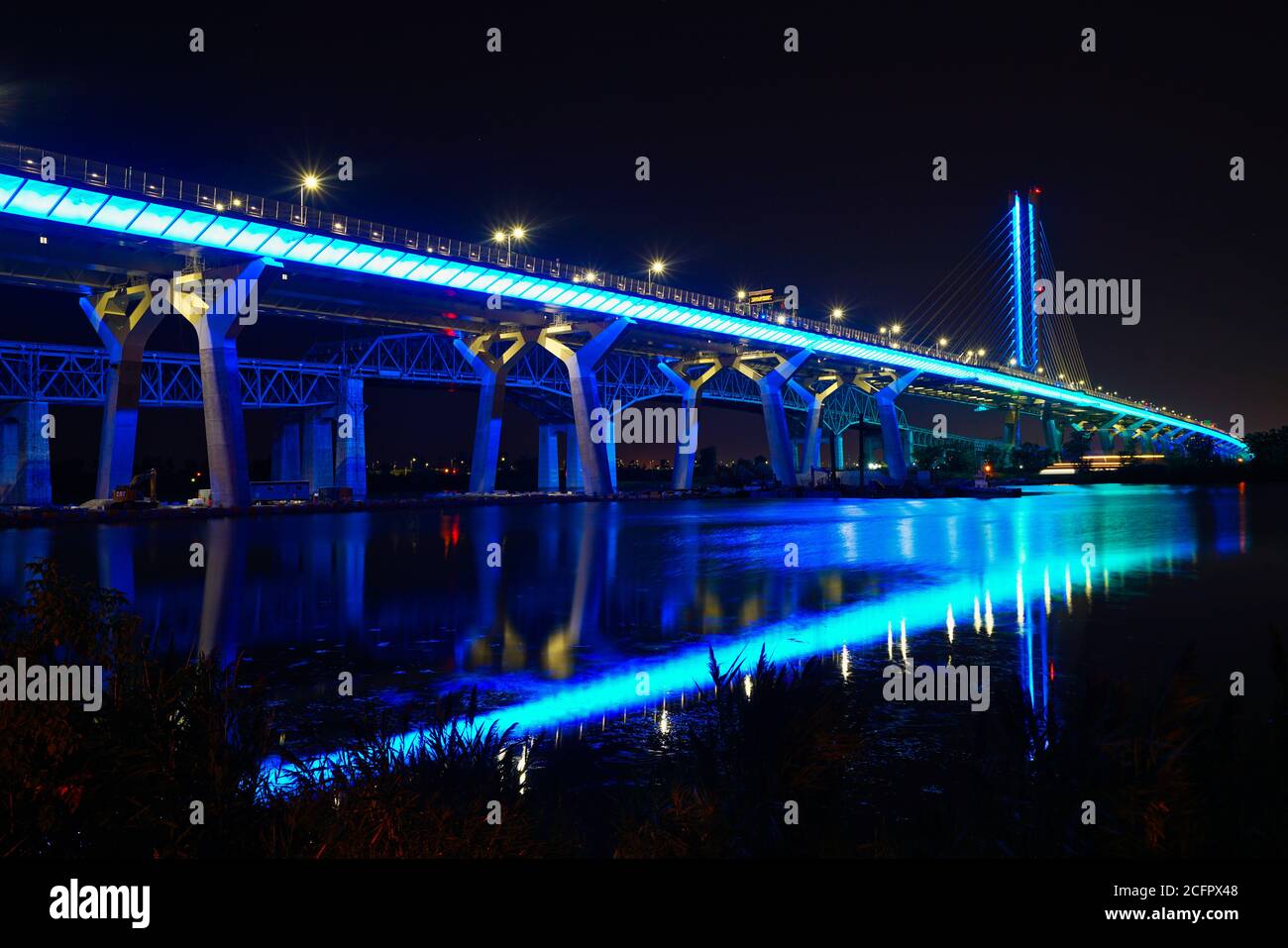 Montreal,Quebec,Canada,6 settembre 2020.Llighted Champlain bridge at night.Credit:Mario Beauregard/Alamy News Foto Stock