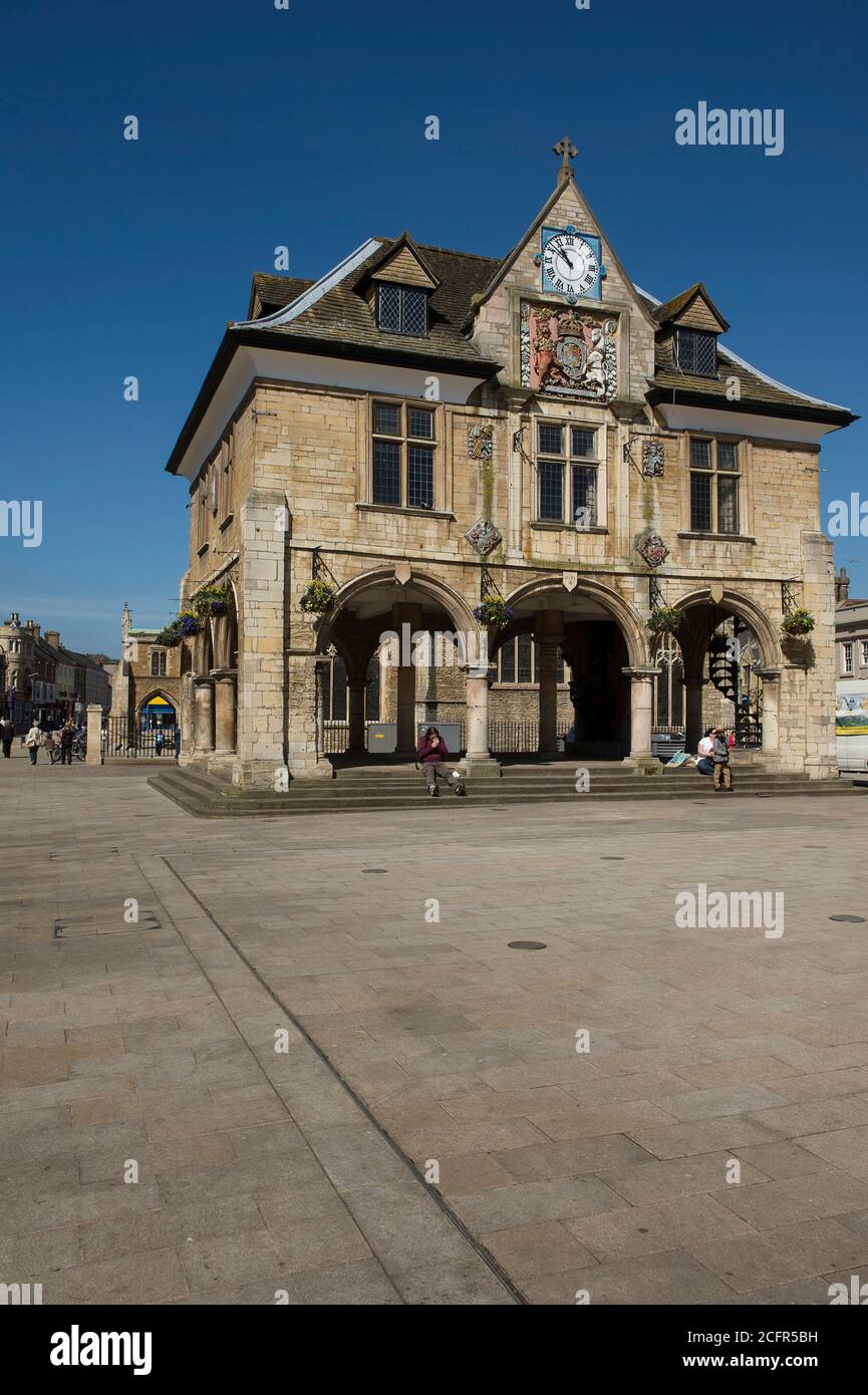 Esterno del Peterborough Guildhall in Cathedral Square, Peterborough, Cambridgeshire, Inghilterra. Foto Stock