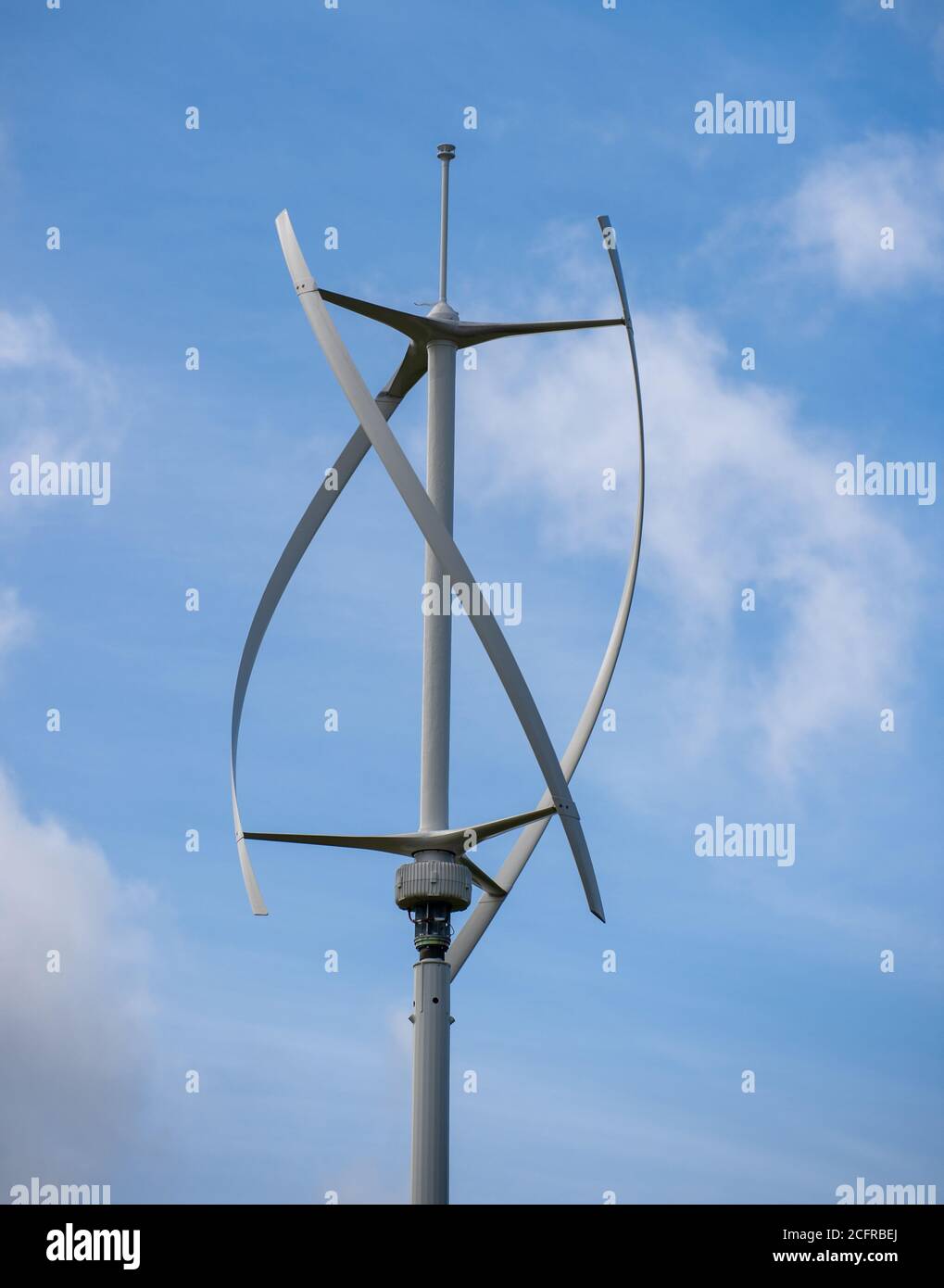 Asse verticale turbina eolica (VAWT) raffigurata nei confini scozzesi. Foto Stock