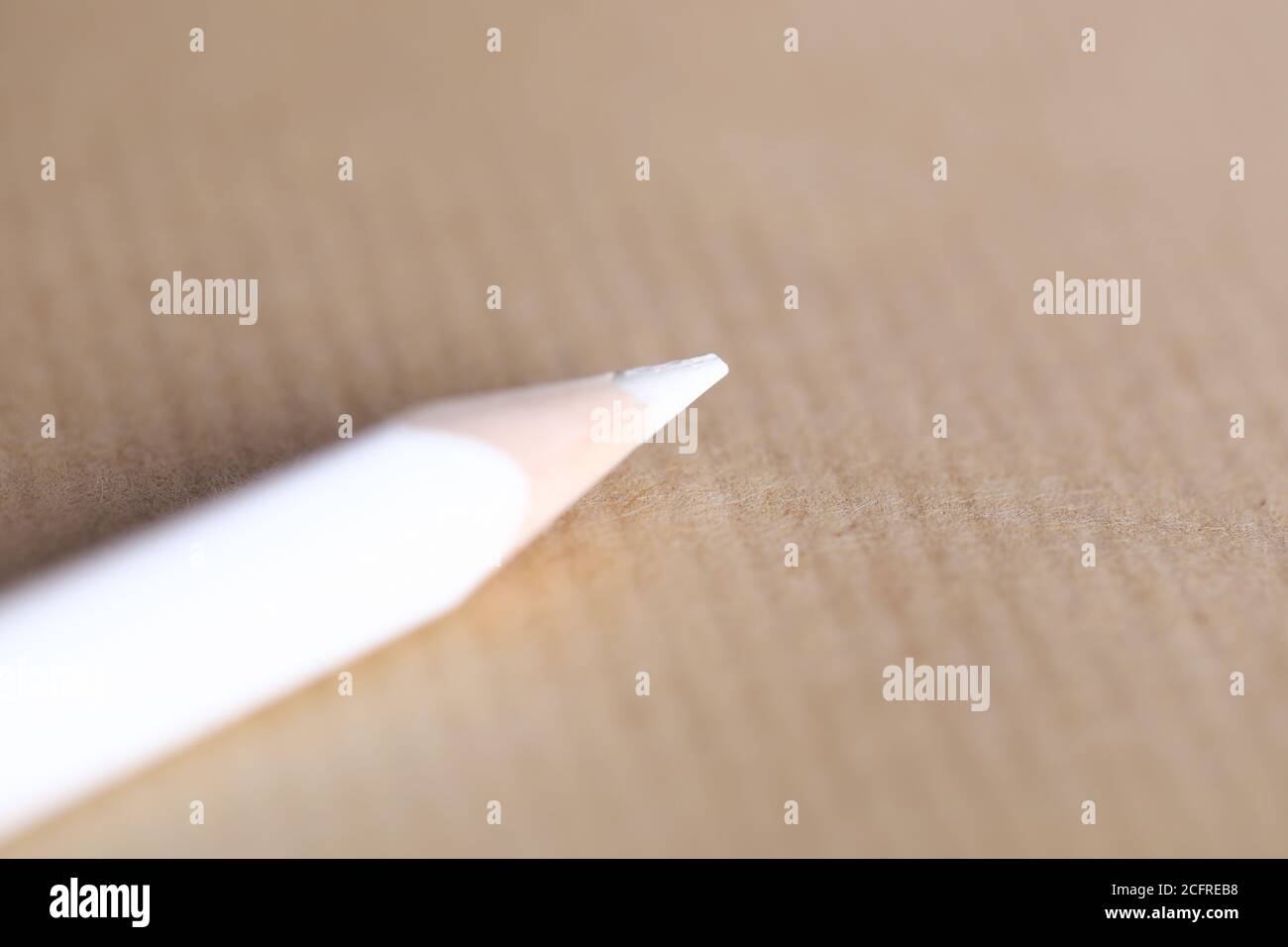 Foglio vuoto sul tavolo Foto Stock