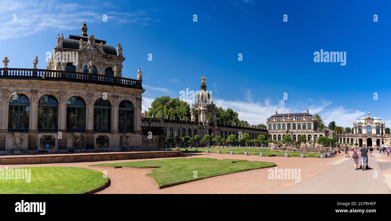 Dresda, Sassonia / Germania - 3 settembre 2020: Foto panoramica del cortile interno dello storico edificio Zwinger di Dresda Foto Stock