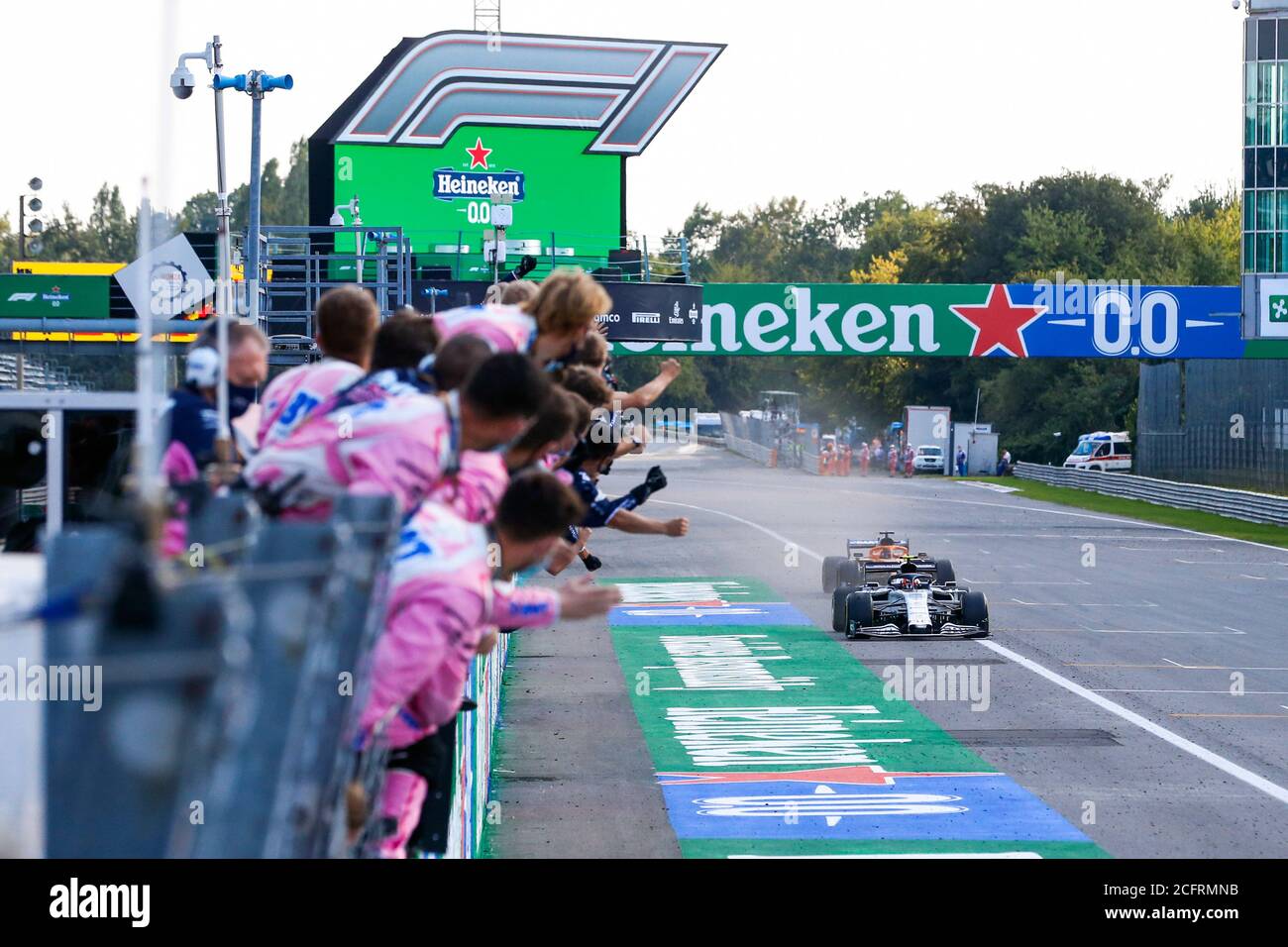 10 GASLY Pierre (fra), Scuderia AlphaTauri Honda AT01 festeggia la sua vittoria durante la Formula 1 Gran Premio Heineken D'italia 2020, 2020 Grand P italiano Foto Stock