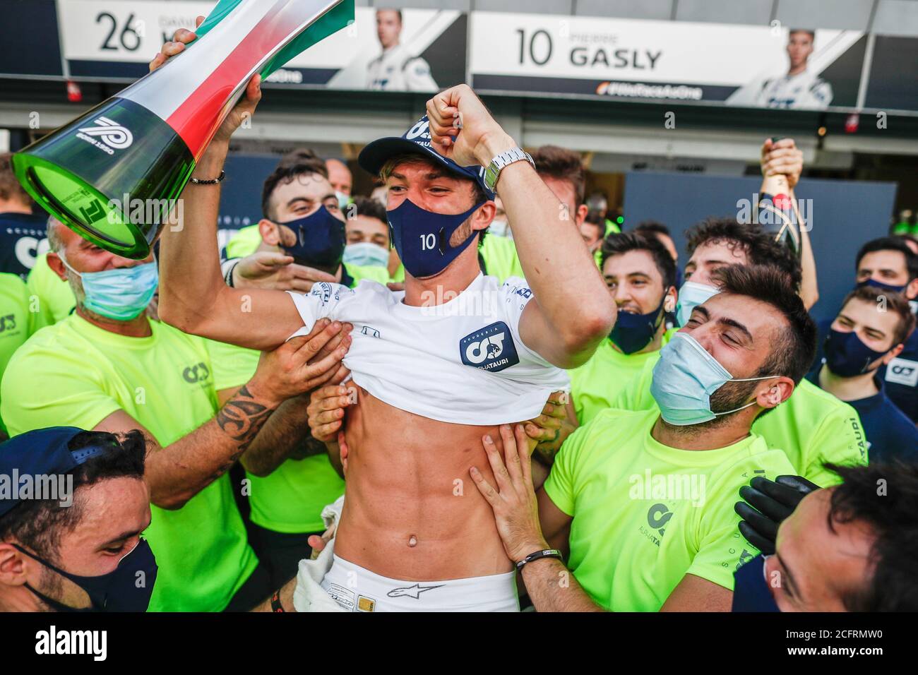 GASLY Pierre (fra), Scuderia AlphaTauri Honda AT01, ritratto che celebra la sua prima vittoria durante la Formula 1 Gran Premio Heineken D'italia 2020, 2020 I. Foto Stock