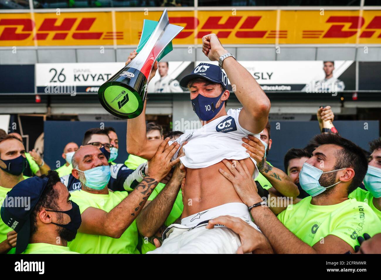 GASLY Pierre (fra), Scuderia AlphaTauri Honda AT01, ritratto che celebra la sua prima vittoria durante la Formula 1 Gran Premio Heineken D'italia 2020, 2020 I. Foto Stock