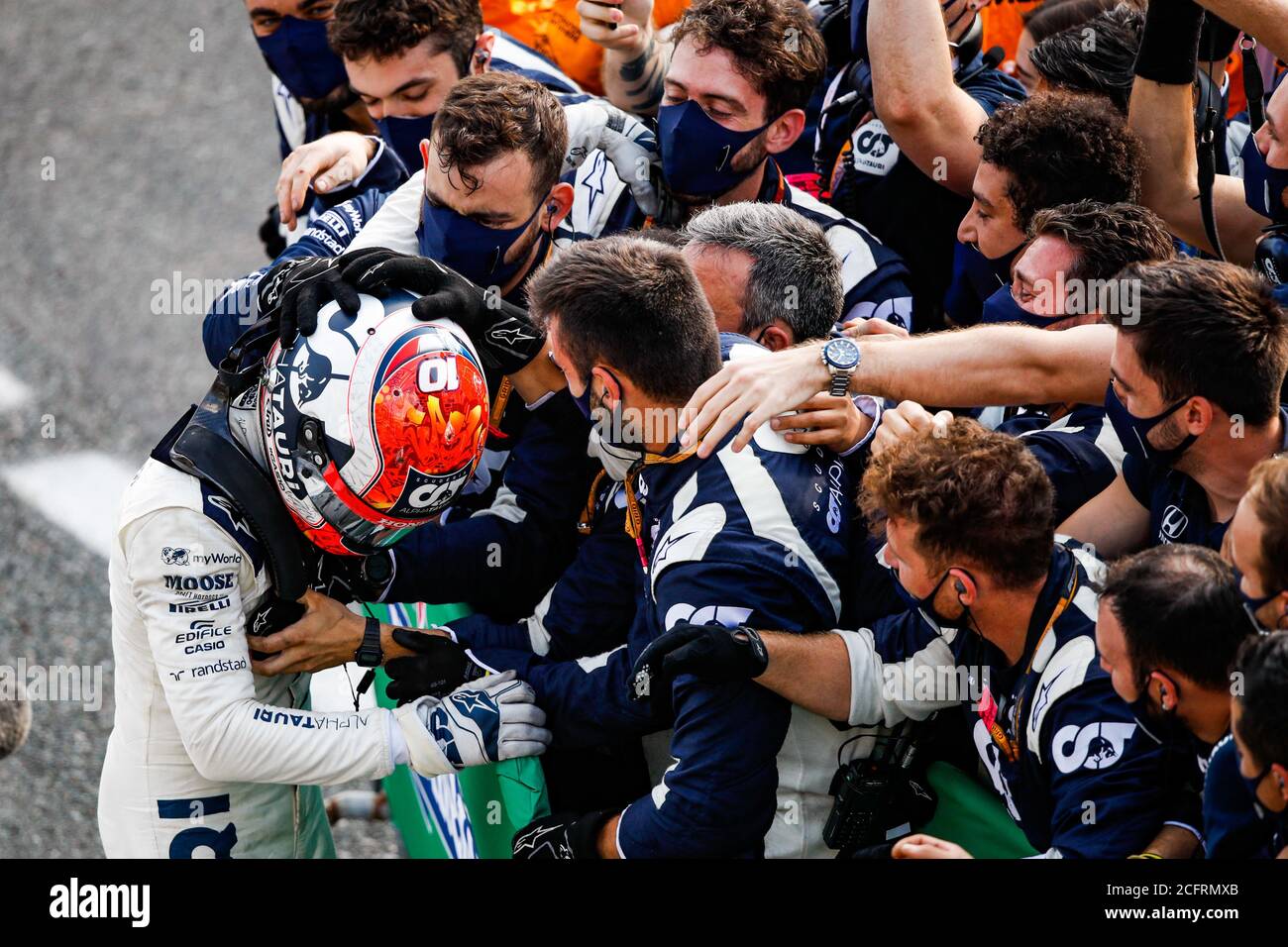 GASLY Pierre (fra), Scuderia AlphaTauri Honda AT01, ritratto che celebra la vittoria con il team di Formula 1 nel Gran Premio Heineken D'italia 2020 Foto Stock