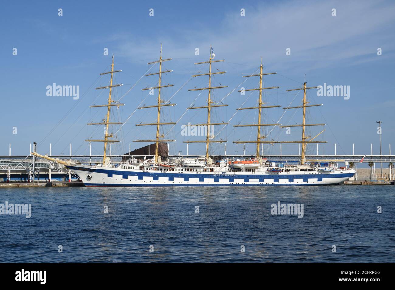 La nave Royal Clipper, alta e a cinque alberi, della compagnia Star Clippers attraccò nel porto di Barcellona. 31 luglio 2019. Foto Stock