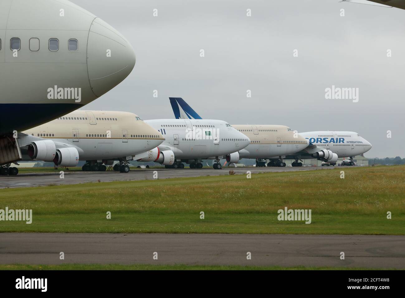 Una serie di 747 jumbo jet Boeing, ritirati dal servizio e in deposito presso l'aeroporto di Cotswold, Gloucestershire, Regno Unito. Foto Stock