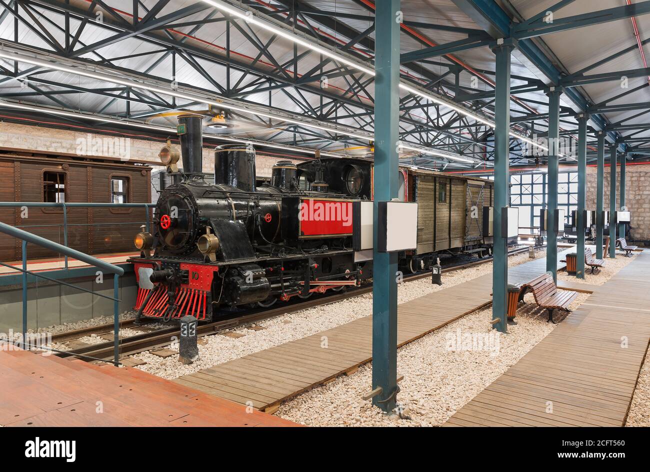 Vecchia locomotiva a vapore restaurata in Israele Foto Stock