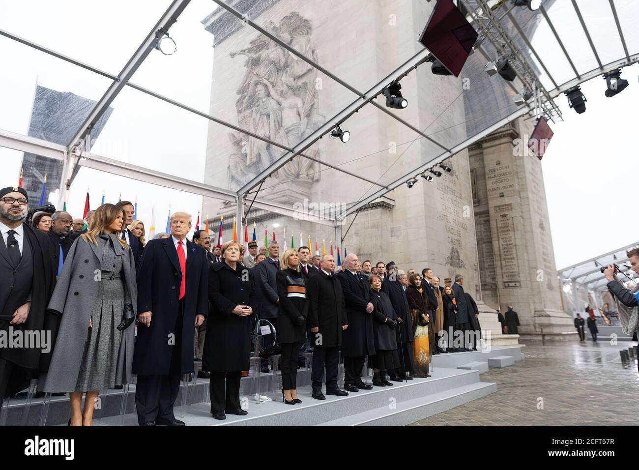 Il Presidente Donald J. Trump e la First Lady Melania Trump partecipano al Centenario della cerimonia del giorno dell'Armistizio 1918 domenica 11 novembre 2018, all'Arco di Trionfo di Parigi. Foto Stock