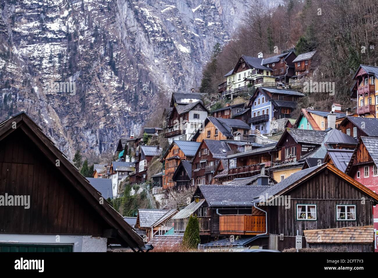 Hallstatt, Austria - 4 marzo 2017: Vista delle vecchie case tradizionali, Hallstatt, Austria superiore Foto Stock