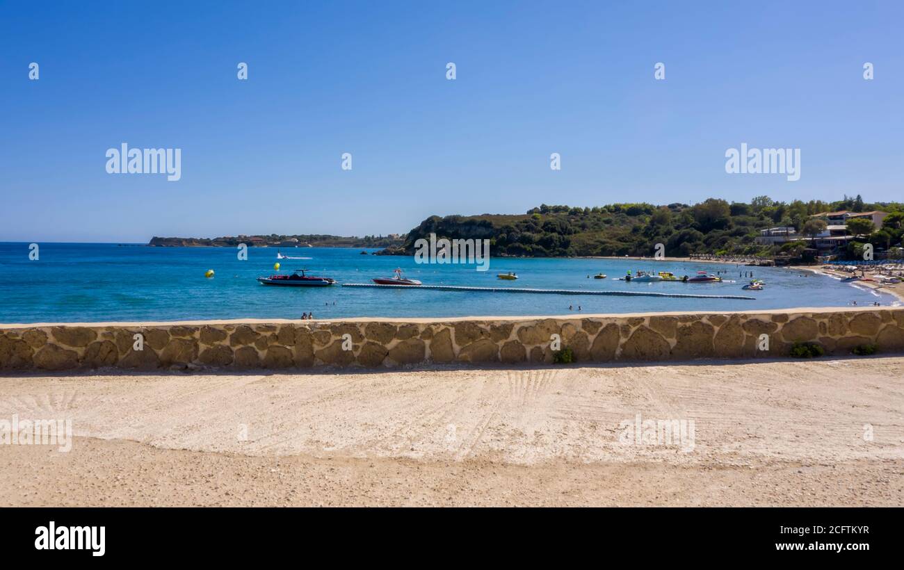 Veduta aerea della spiaggia e della chiesa di San Nicola, Zante, Grecia Foto Stock