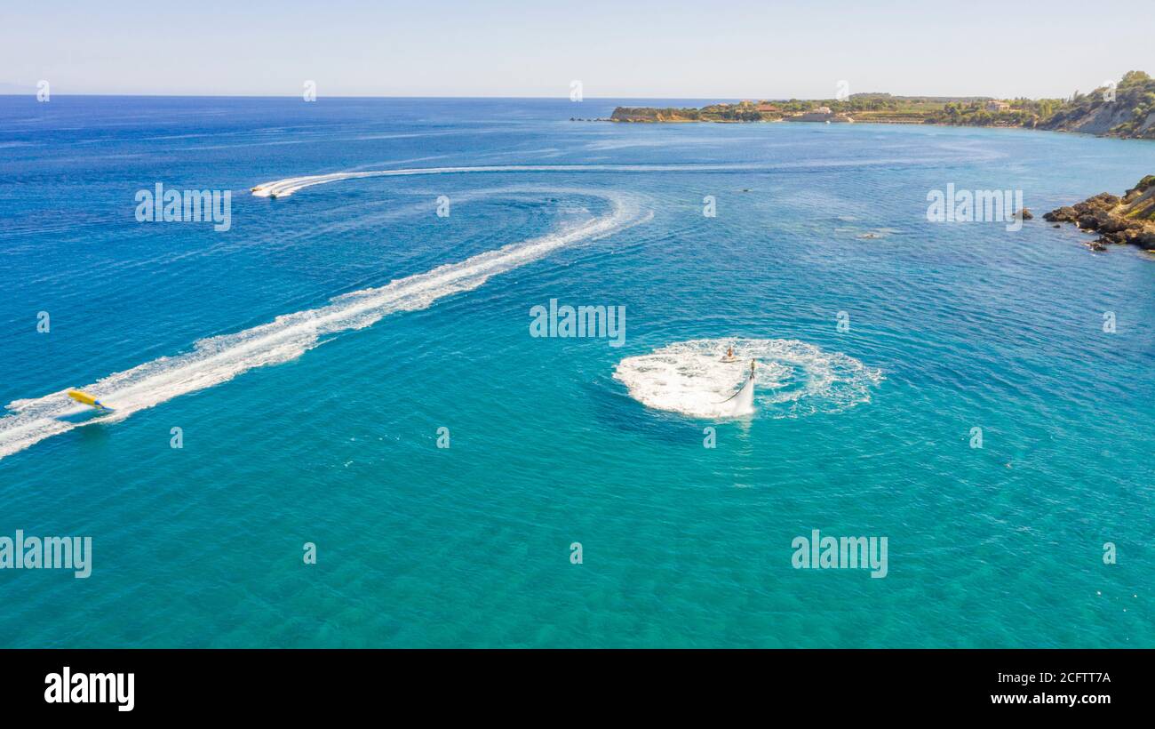 Imbarco e giro in mare in una soleggiata giornata estiva, Zante, Grecia Foto Stock