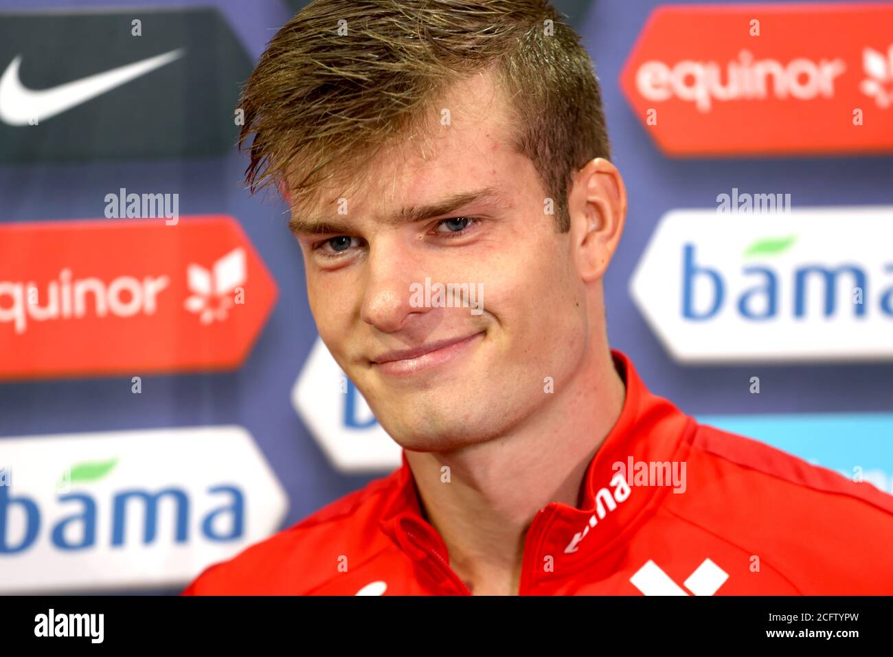 Alexander Sorloth, norvegese, parla alla stampa dopo la partita della UEFA Nations League Group 1, League B al Windsor Park, Belfast. Foto Stock