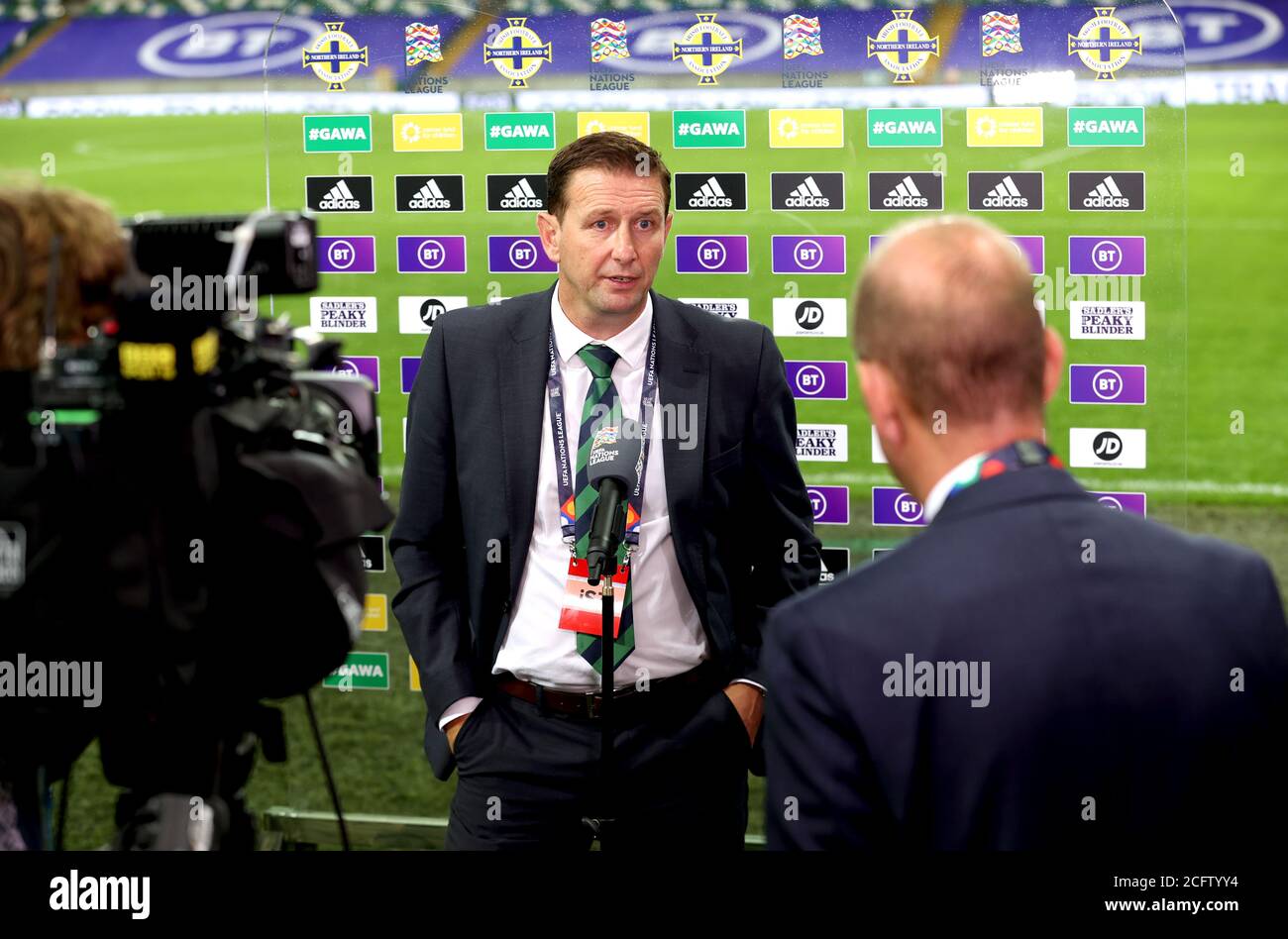 Il manager dell'Irlanda del Nord Ian Baraclough parla alla stampa dopo la partita della UEFA Nations League Group 1, League B a Windsor Park, Belfast. Foto Stock