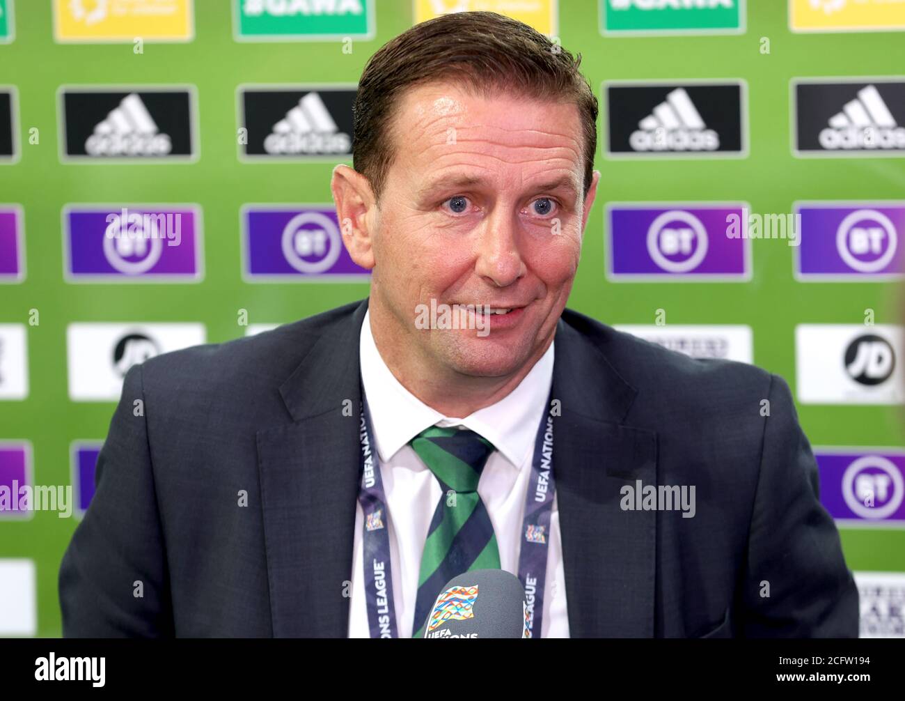 Il manager dell'Irlanda del Nord Ian Baraclough parla alla stampa dopo la partita della UEFA Nations League Group 1, League B a Windsor Park, Belfast. Foto Stock
