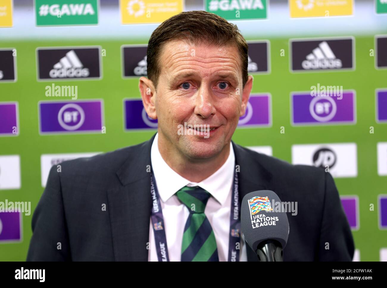 Il manager dell'Irlanda del Nord Ian Baraclough parla alla stampa dopo la partita della UEFA Nations League Group 1, League B a Windsor Park, Belfast. Foto Stock