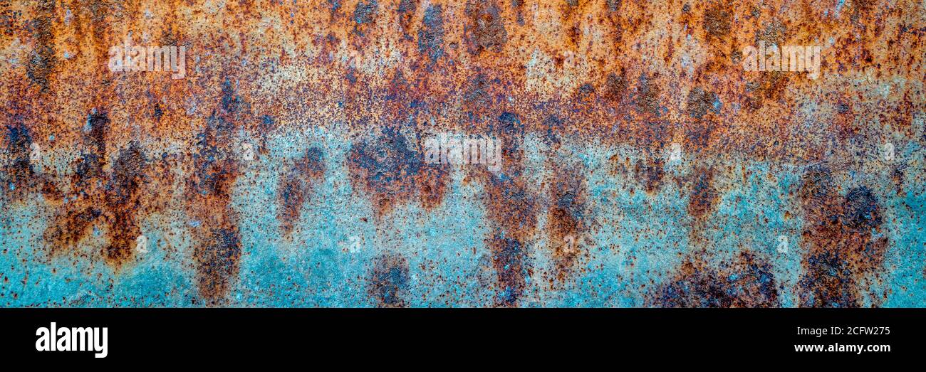 grunge blu verniciato in metallo texture di una carrozzeria spazzatura auto, banner web panoramico Foto Stock