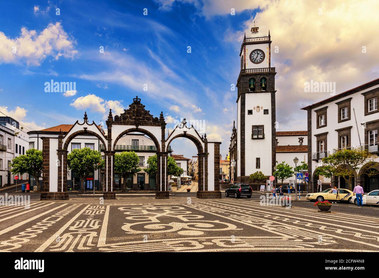 Portas da Cidade, il simbolo della città di Ponta Delgada nell'isola di Sao Miguel nelle Azzorre, Portogallo. Portas da Cidade (porta alla città), Ponta Delgada, Sao Foto Stock