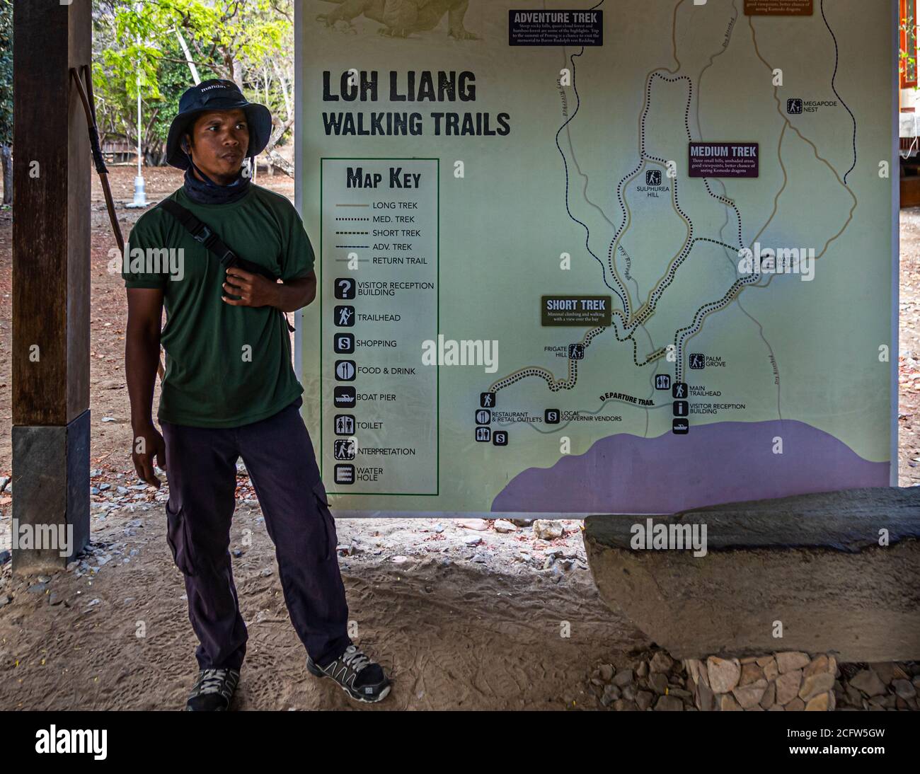 Escursione guidata nel Parco Nazionale di Komodo a Loh Liang, Isole Sunda, Indonesia Foto Stock