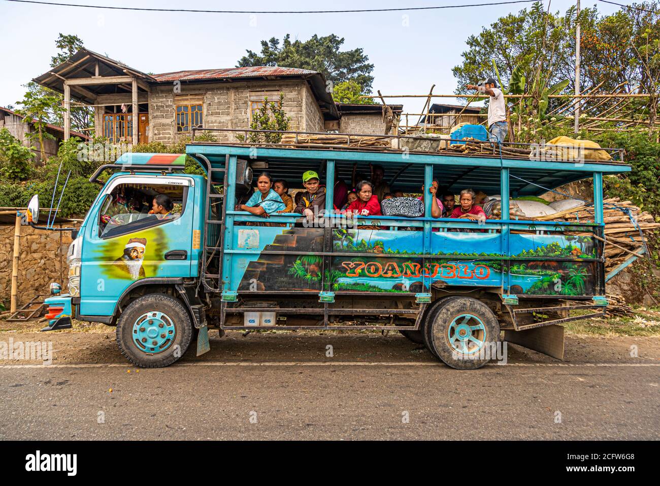 Trasporto pubblico locale in camion, Isole Sunda, Indonesia Foto Stock