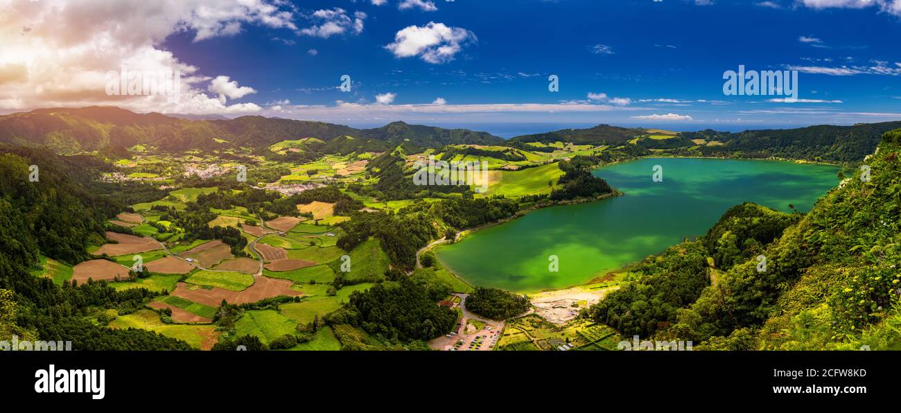 Vista aerea di Lagoa das Furnas situato sull'isola Azorea di Sao Miguel, Azzorre, Portogallo. Lago Furnas (Lagoa das Furnas) su Sao Miguel, Azzorre, P. Foto Stock