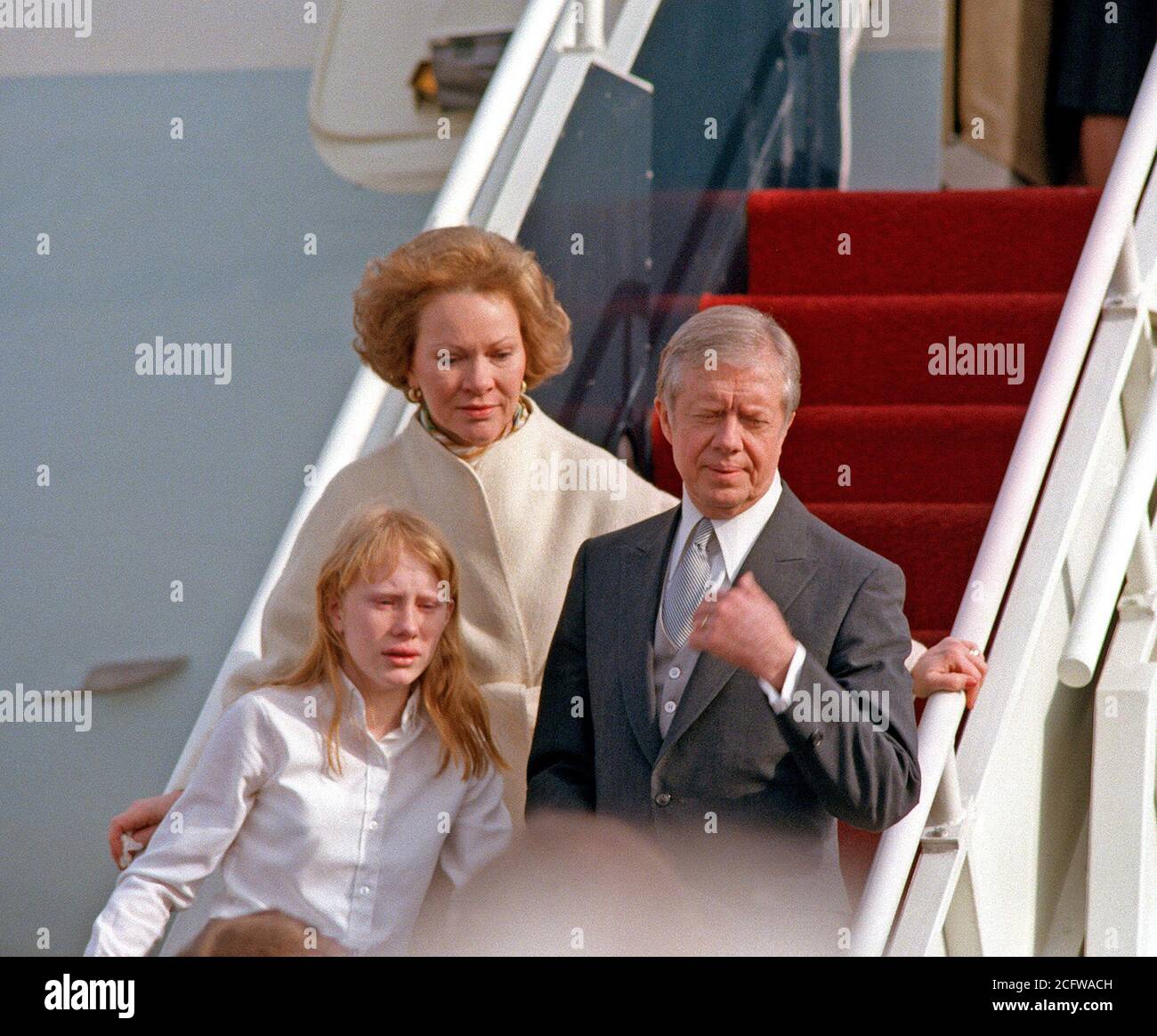 1981 - ex presidente Jimmy Carter e sua moglie e figlia, Amy, partono Andrews Air Force Base a conclusione del Presidente Ronald Reagan cerimonia di inaugurazione. Foto Stock
