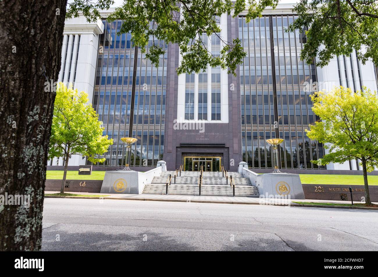 Montgomery, al / USA - 27 agosto 2020: I sistemi di pensionamento di Alabama edificio a Montgomery, Alabama Foto Stock