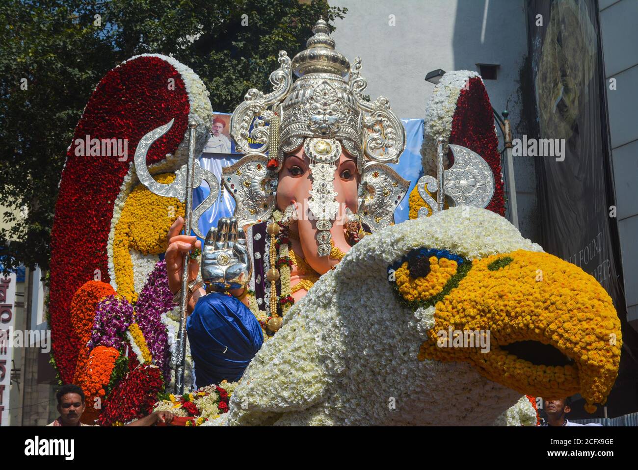 Pune, India - 4 settembre 2017: Tulsi Bug Ganpati decorazione idolo durante Ganpati visarjan festival. Festa a pune. Foto Stock