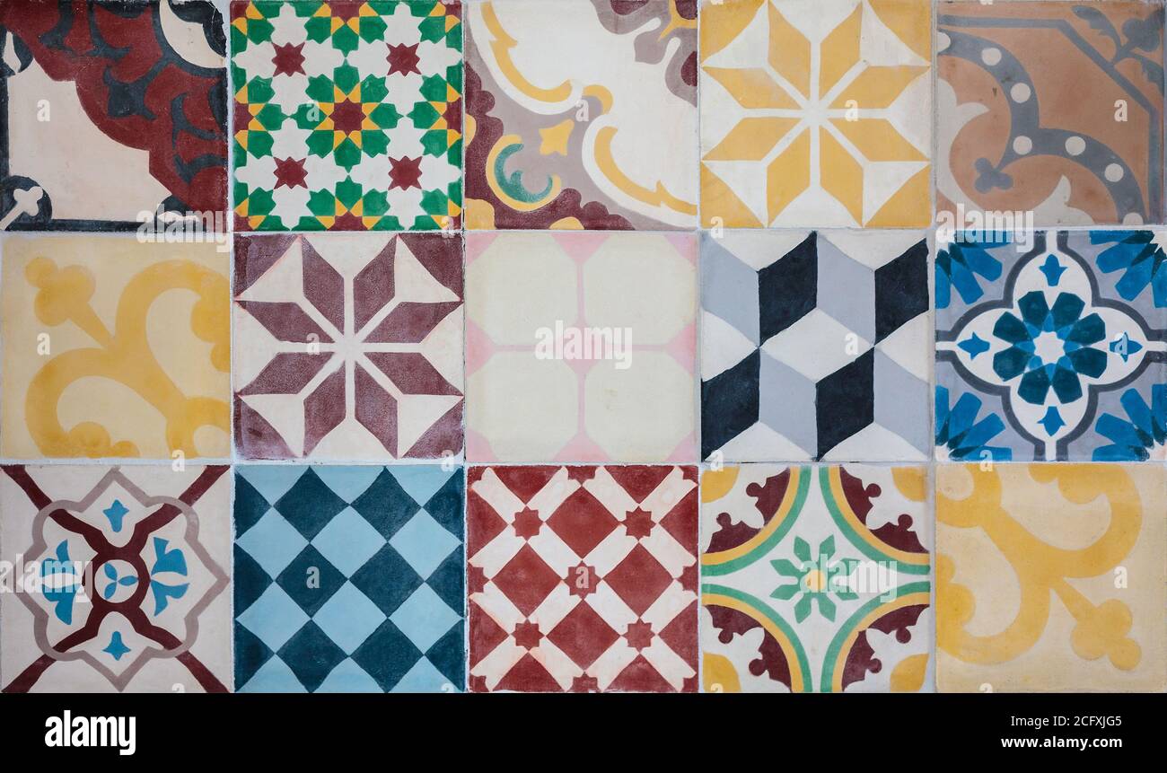 Insieme colorful di mattonelle ornamentali provenienti dal Portogallo Foto Stock