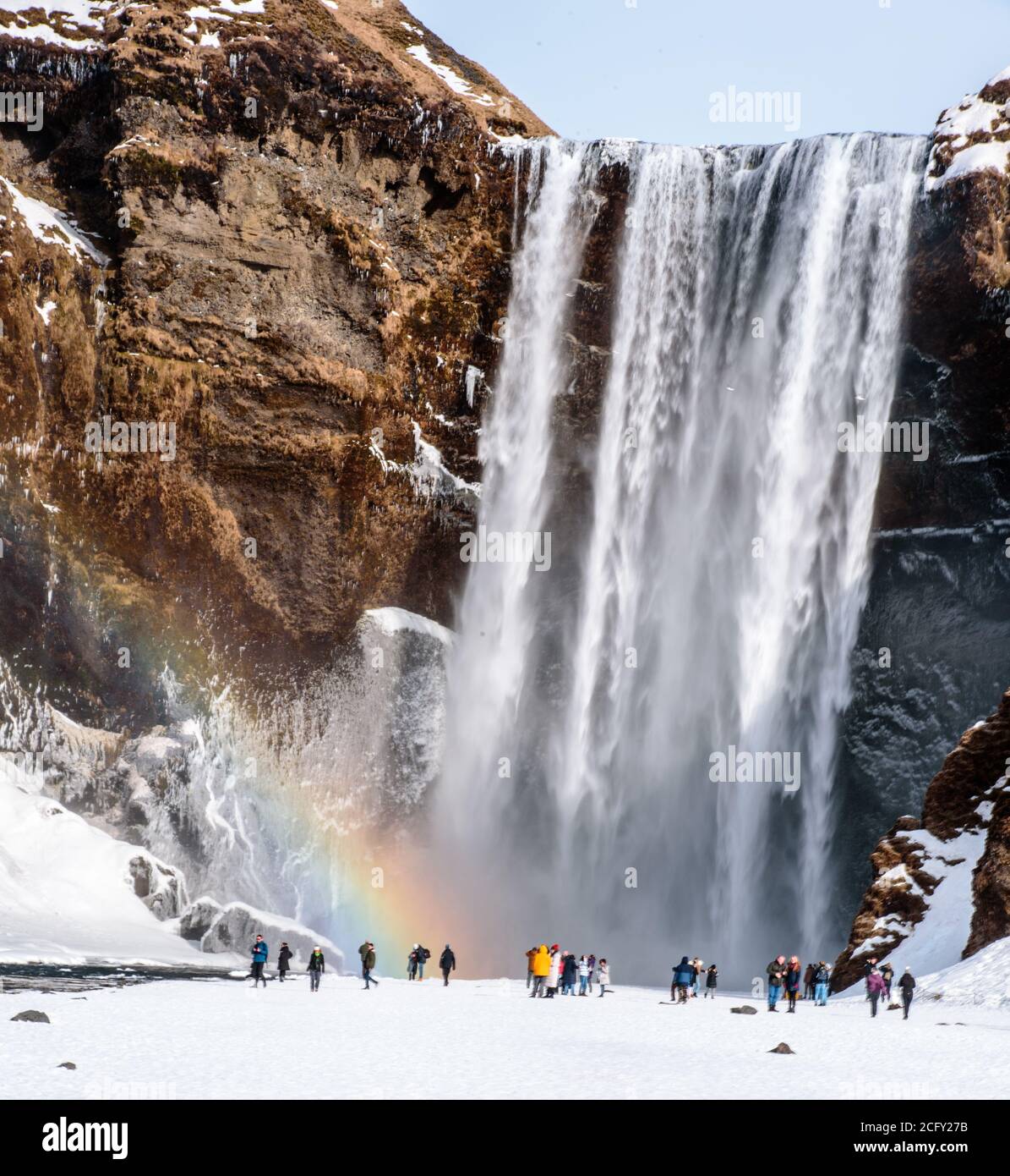 Cascata di Skogafoss con un magico arcobaleno, Islanda Foto Stock