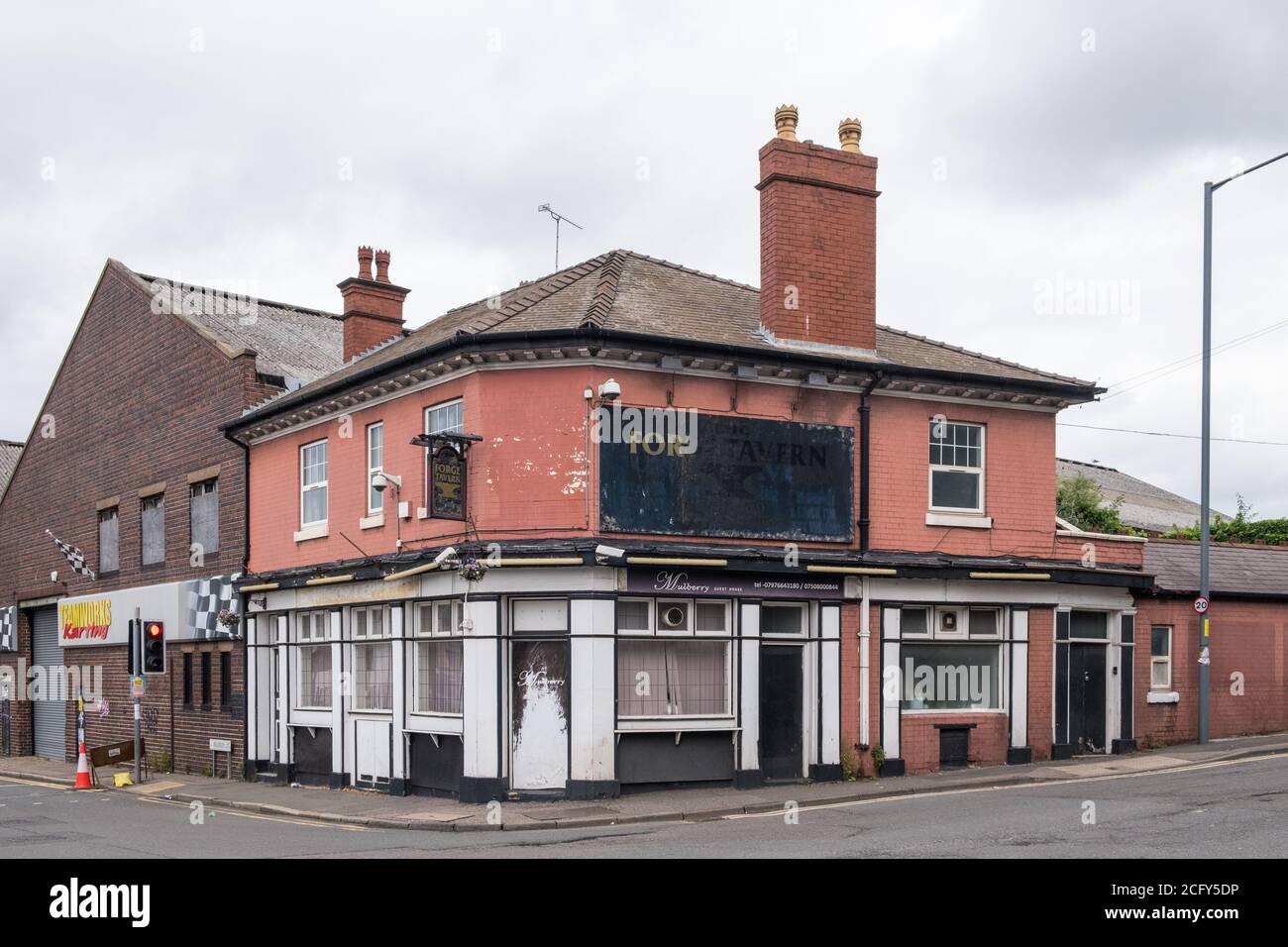 Il pub Forge Tavern su Fazeley Street, Digbeth, Birmingham che è chiuso Foto Stock